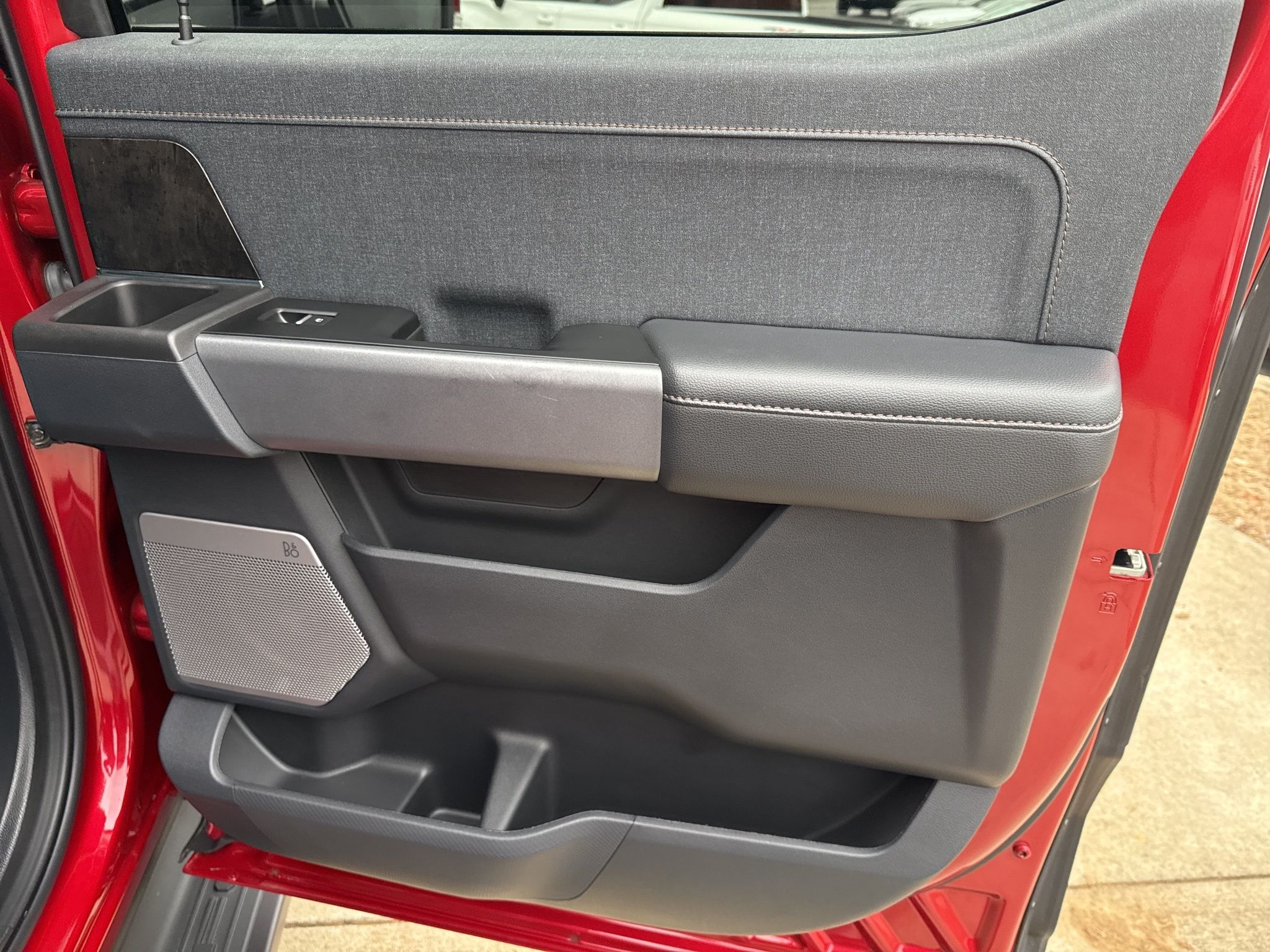 Ford F-150 Lightning  2023