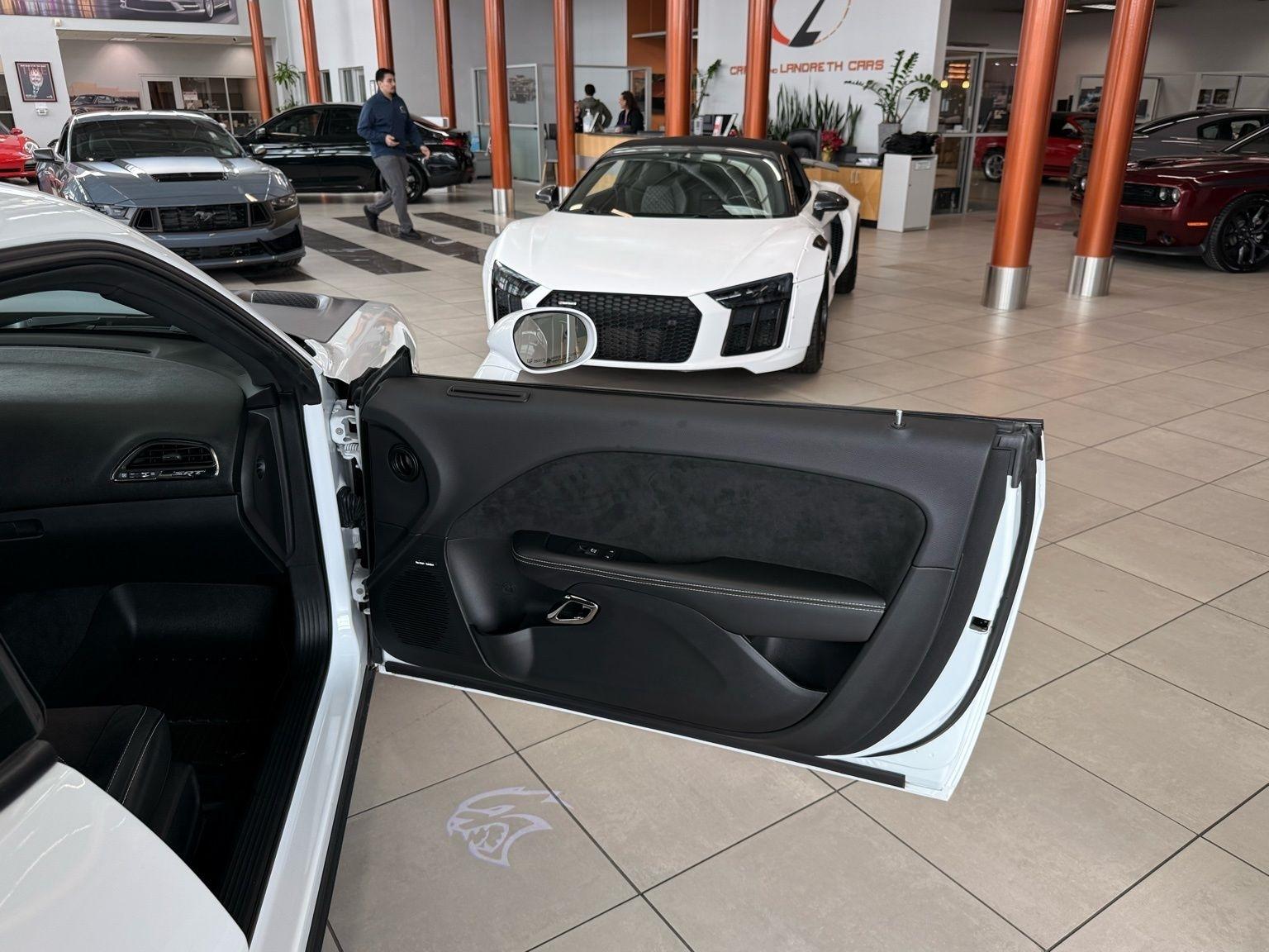 Dodge Challenger  2016