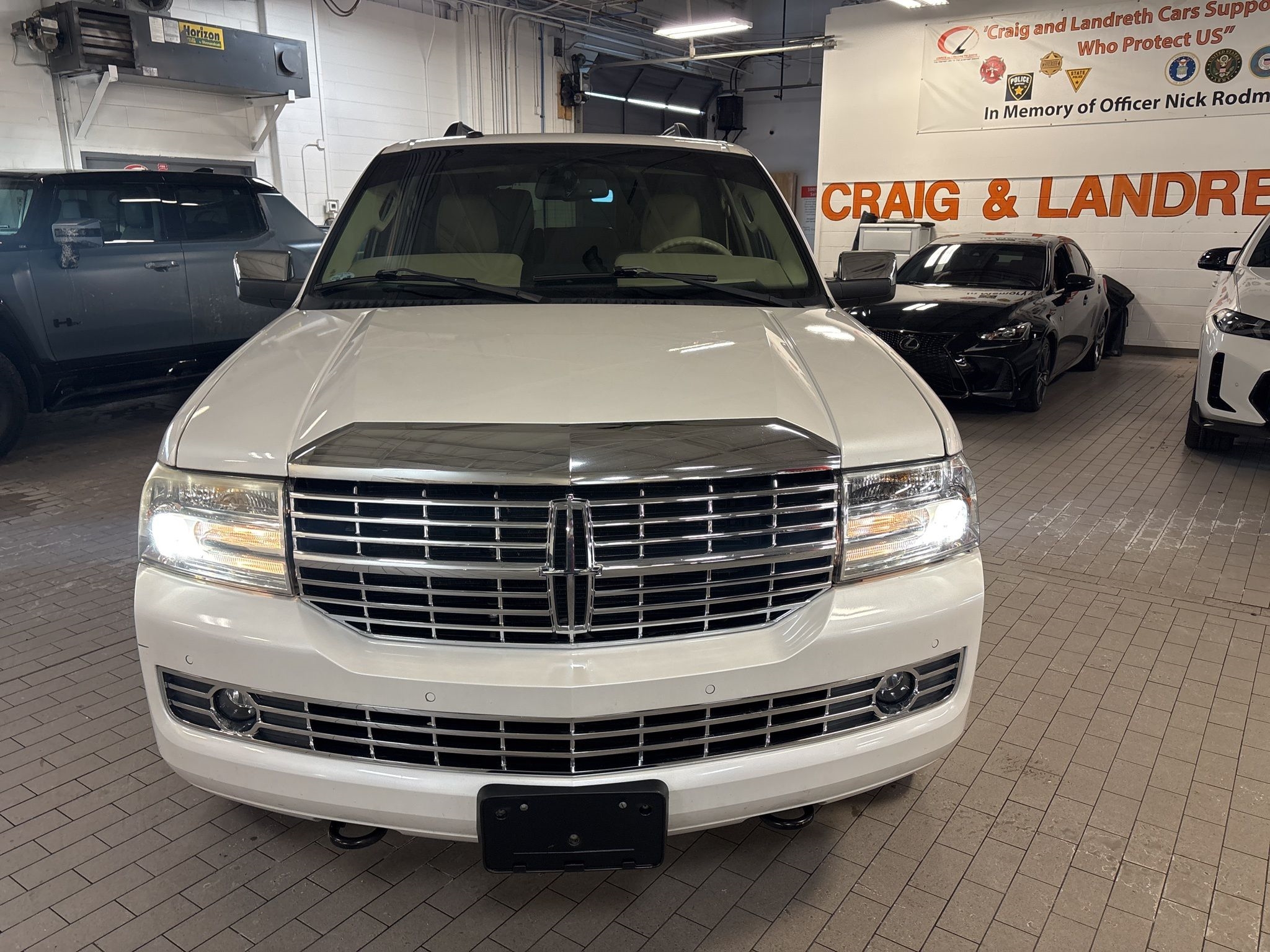 Lincoln Navigator L  2010
