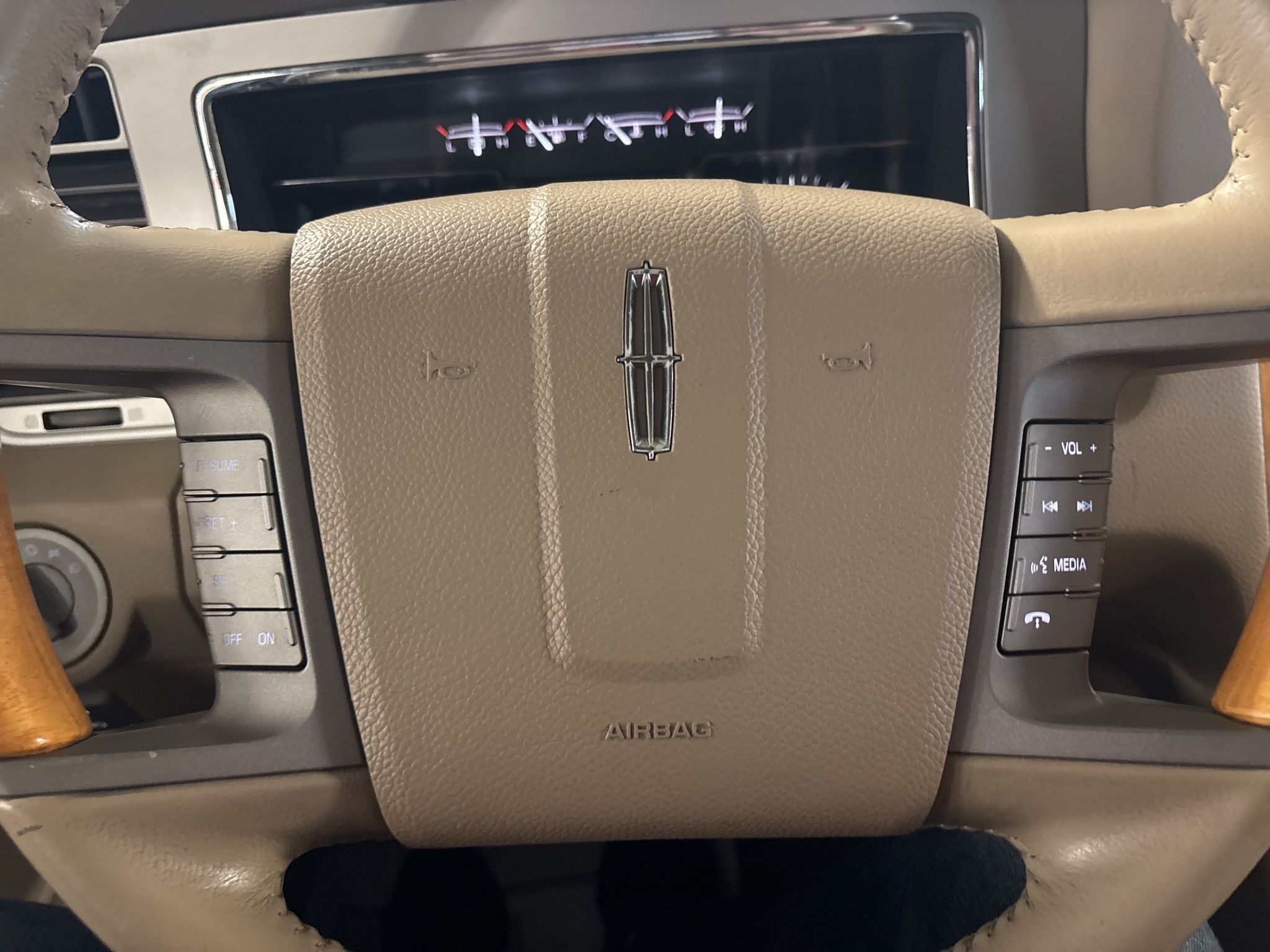 Lincoln Navigator L  2010
