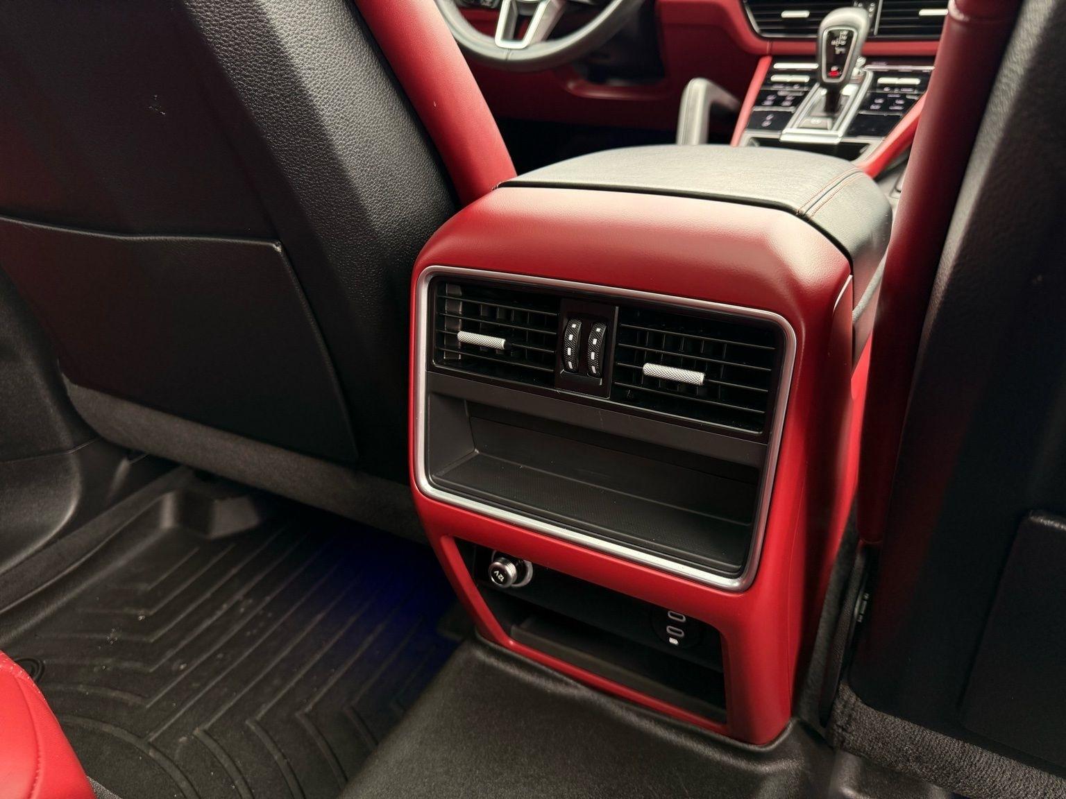 Porsche Cayenne  2022