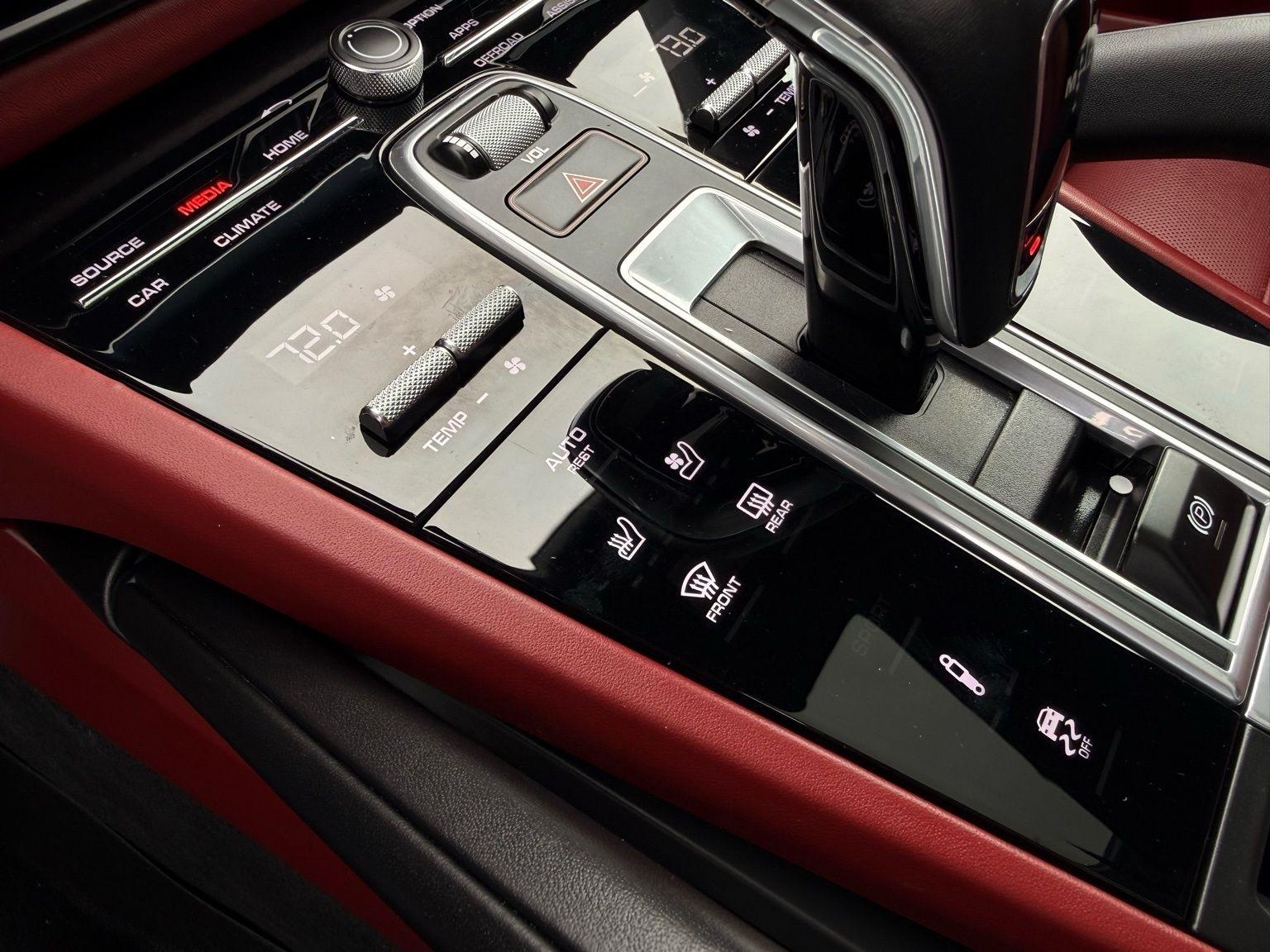 Porsche Cayenne  2022