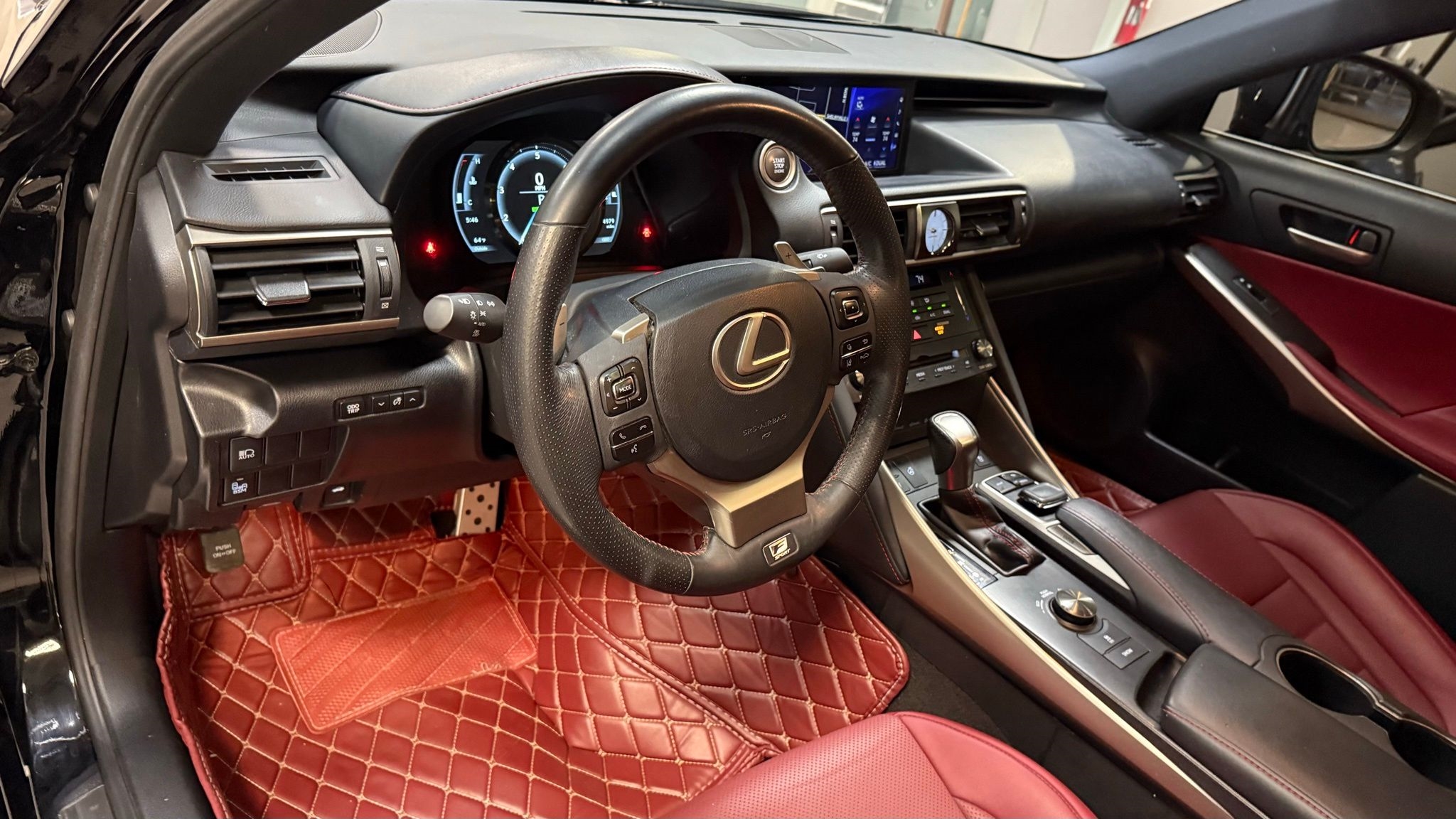 Lexus IS  2019