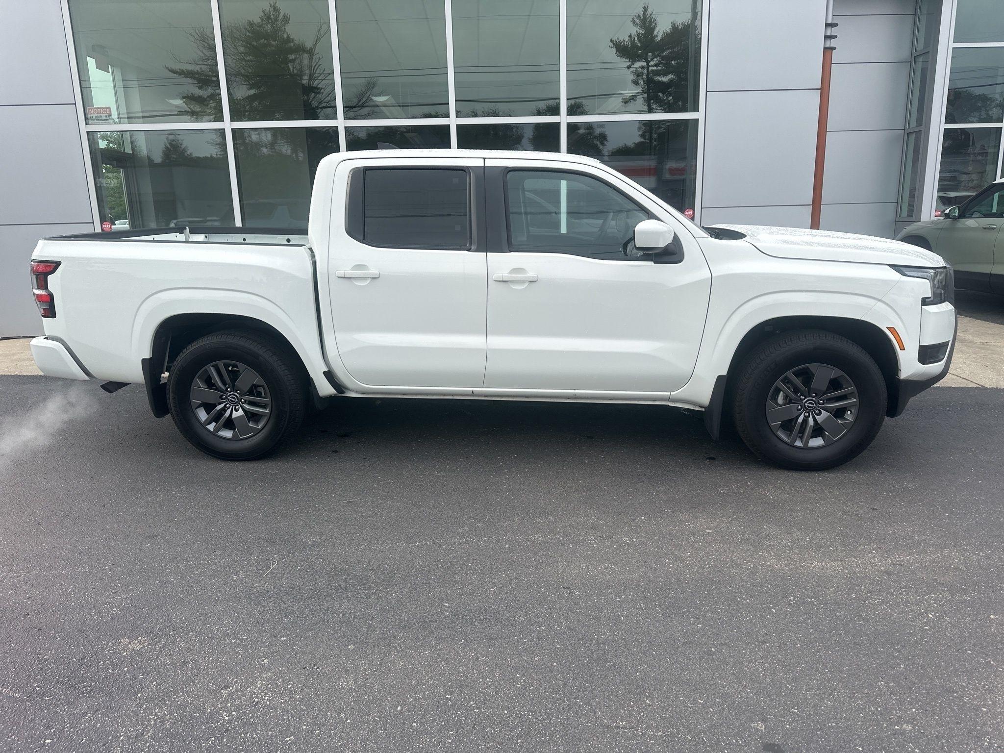 2025 Nissan Frontier SV Crew Cab 4X2 SWB's photo