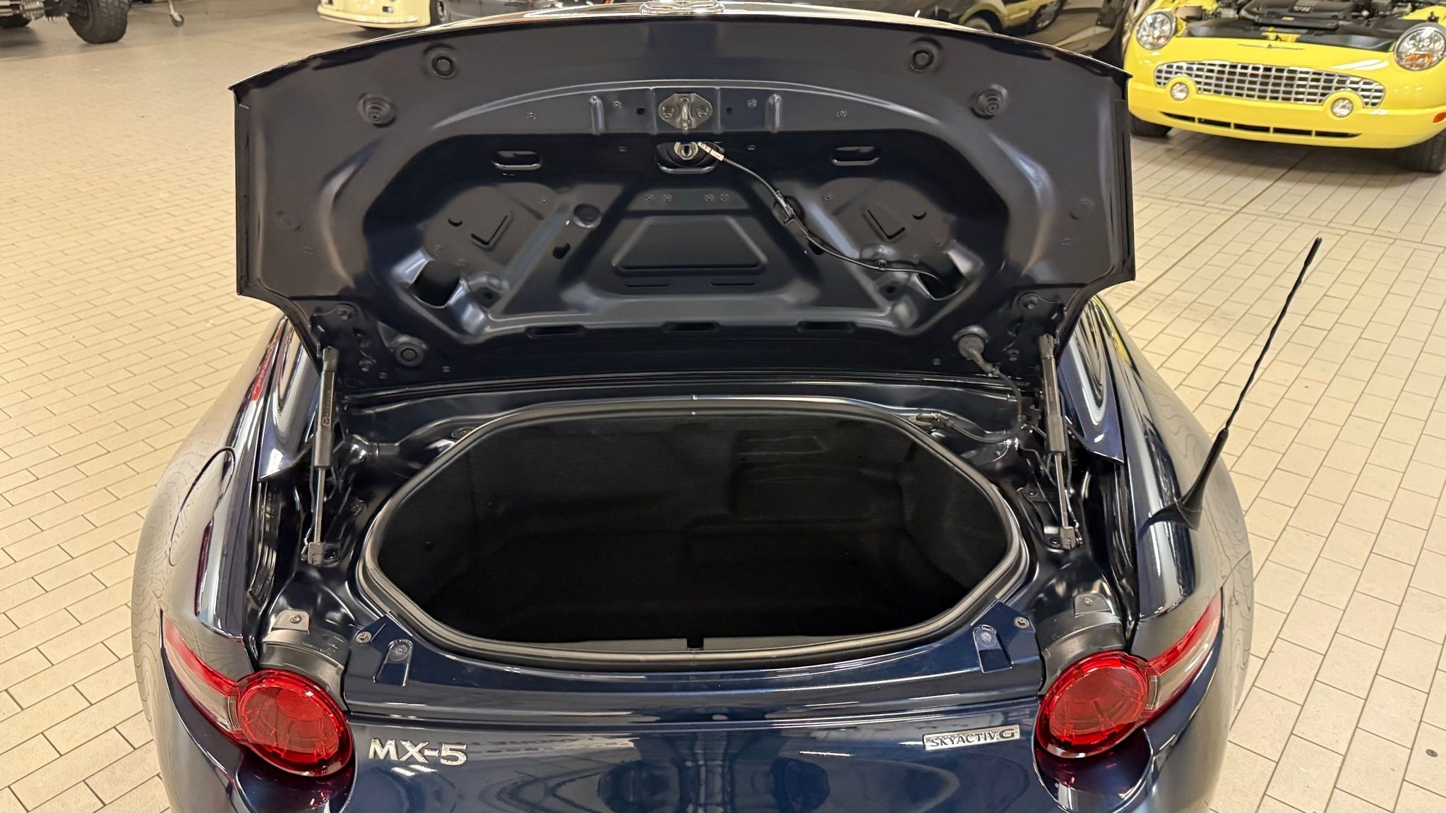 Mazda MX-5 Miata RF  2021