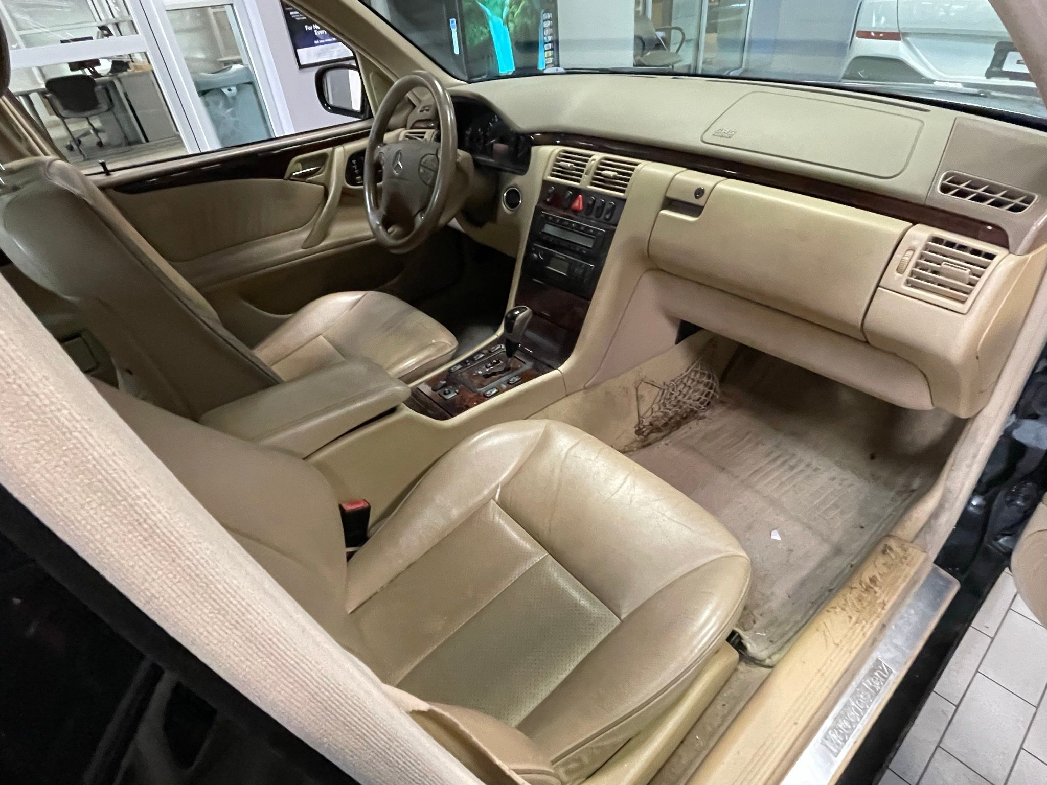 Mercedes-Benz E-Class  2001