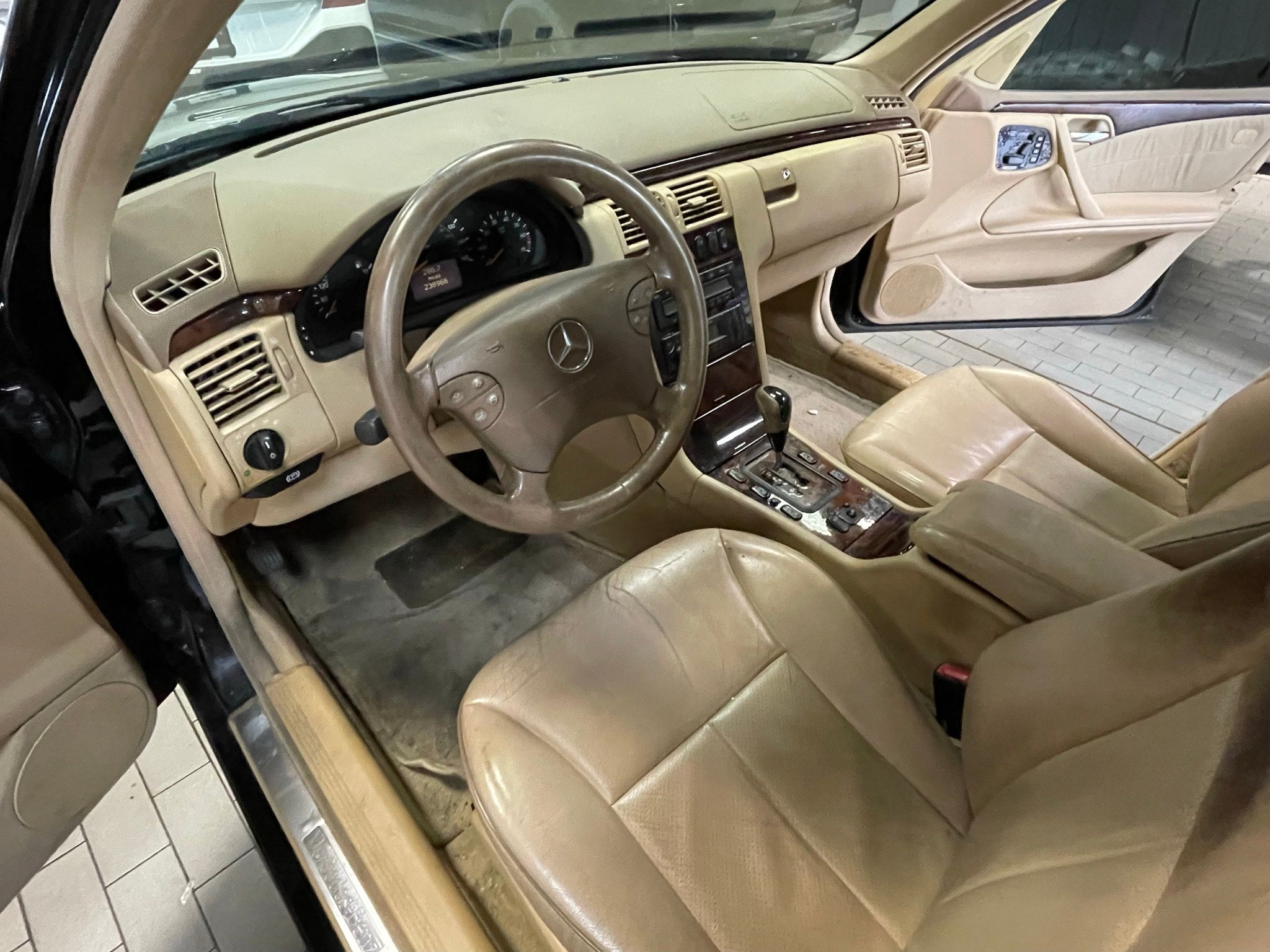 Mercedes-Benz E-Class  2001