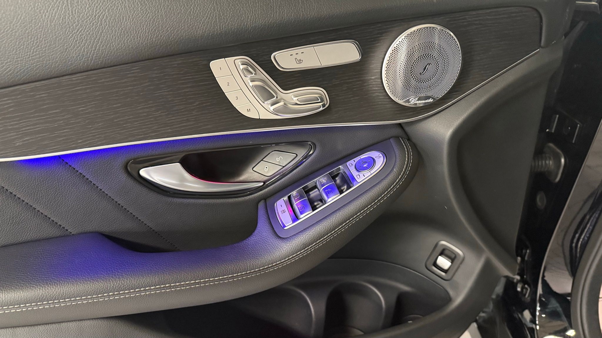 Mercedes-Benz GLC  2020