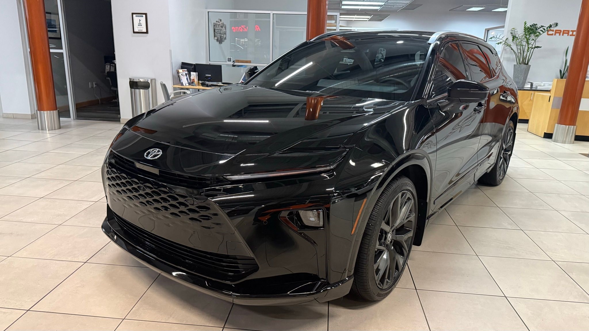 Toyota Crown Signia  2025