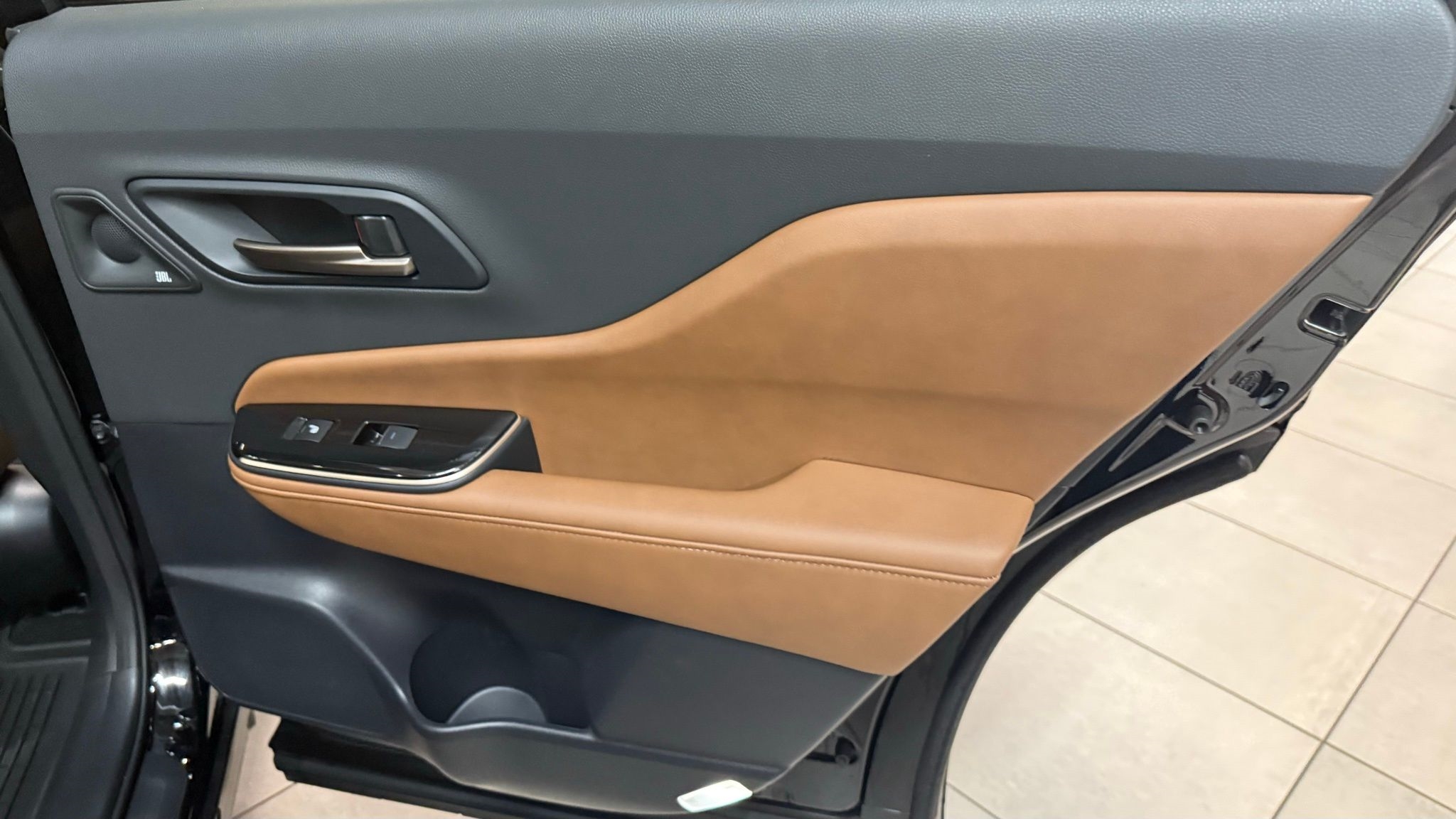 Toyota Crown Signia  2025