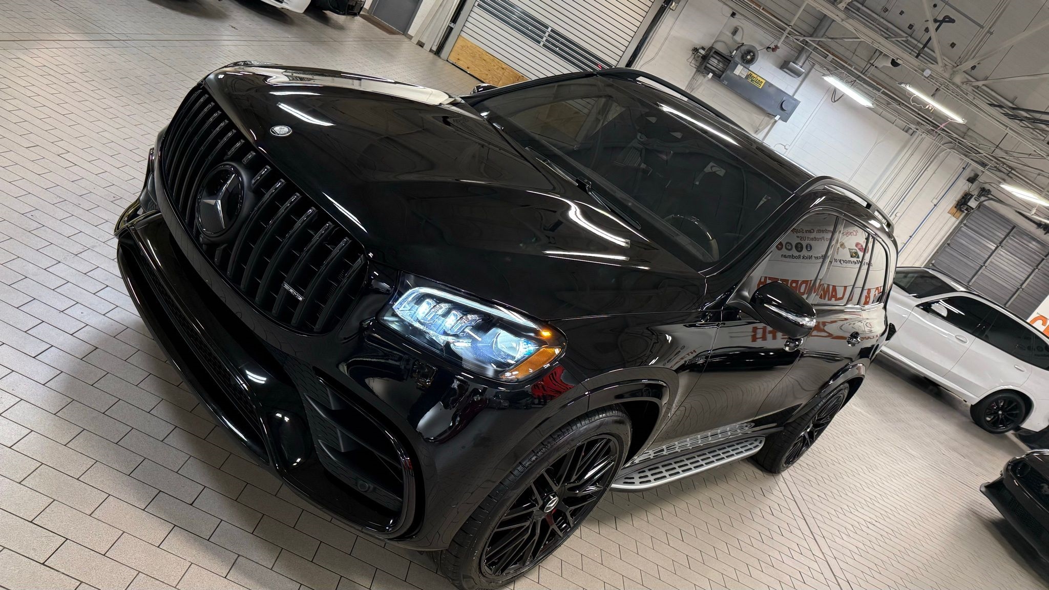 Mercedes-Benz GLS  2024