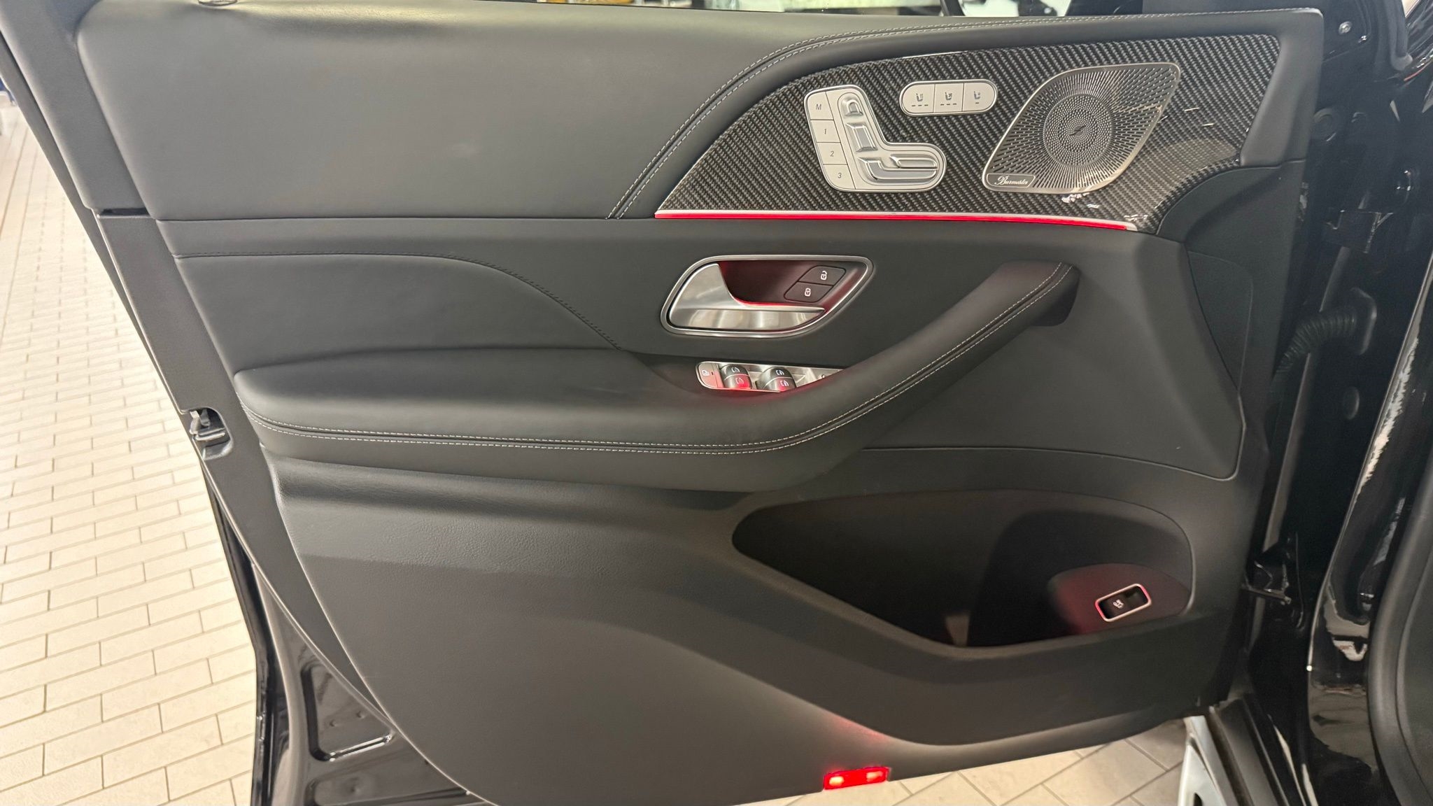 Mercedes-Benz GLS  2024