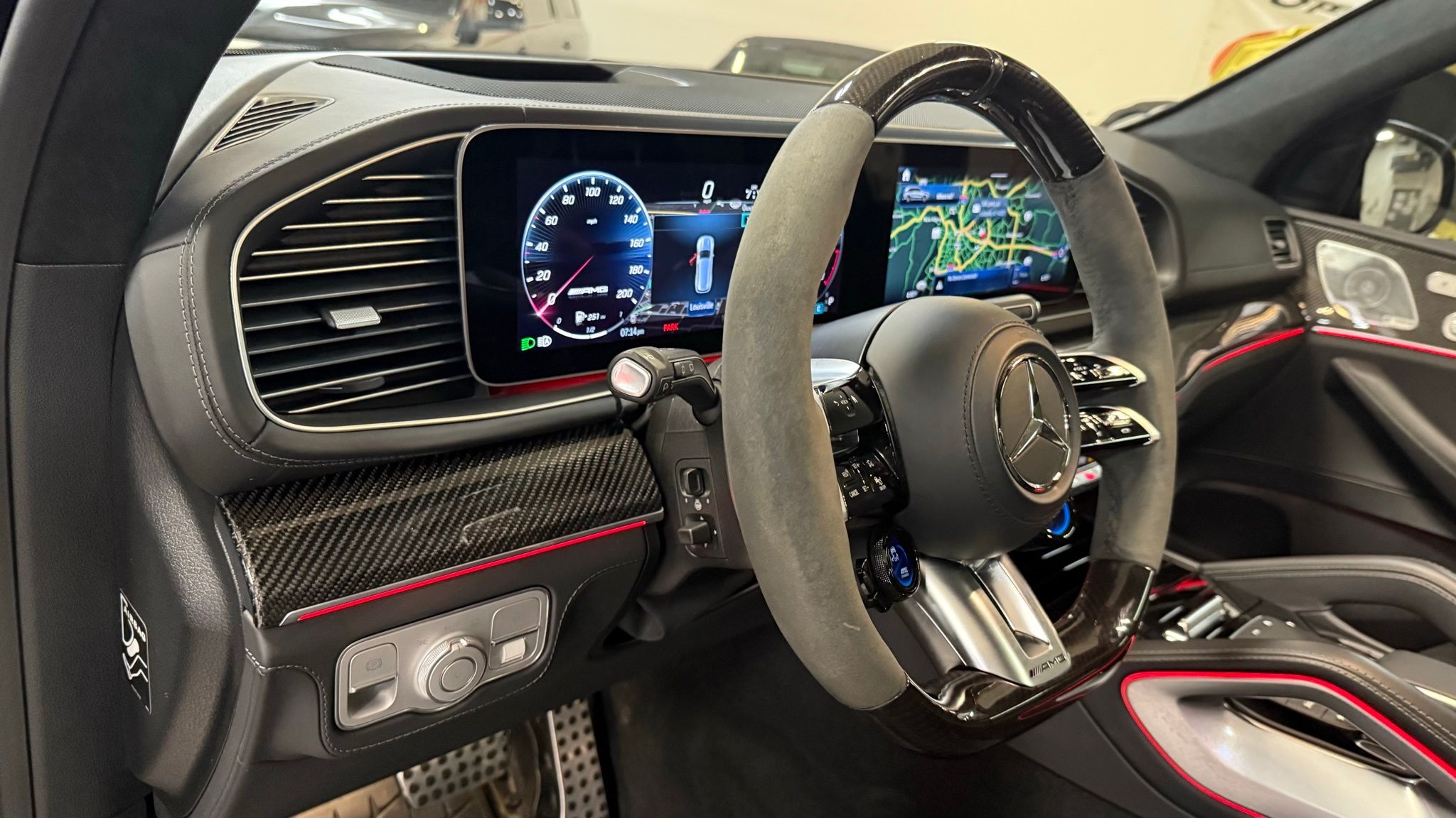 Mercedes-Benz GLS  2024