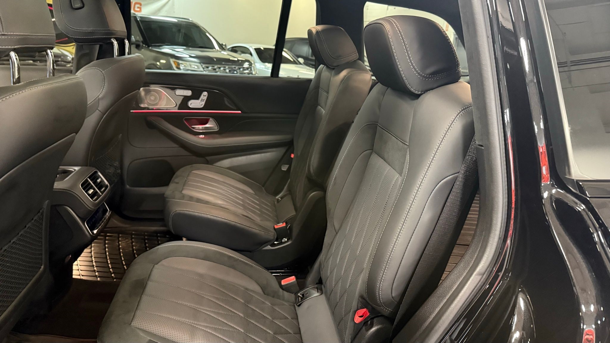 Mercedes-Benz GLS  2024