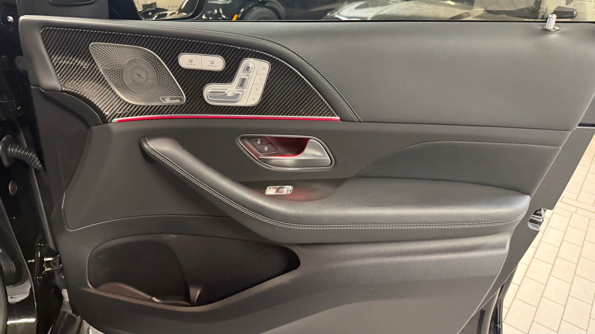 Mercedes-Benz GLS  2024