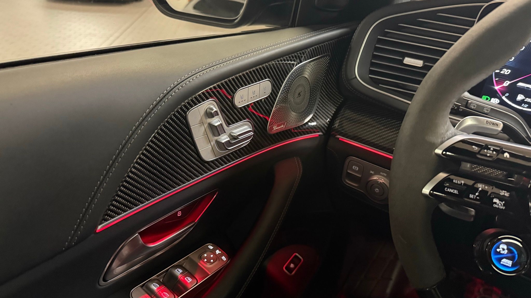 Mercedes-Benz GLS  2024