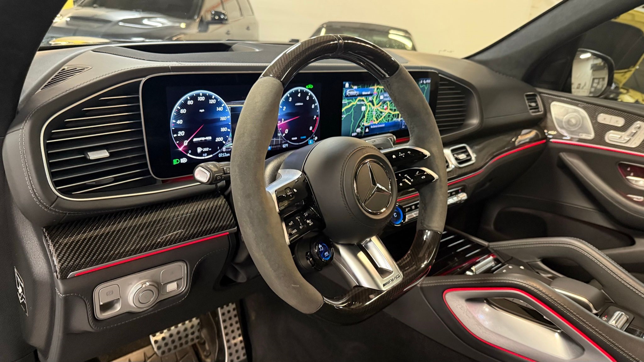 Mercedes-Benz GLS  2024