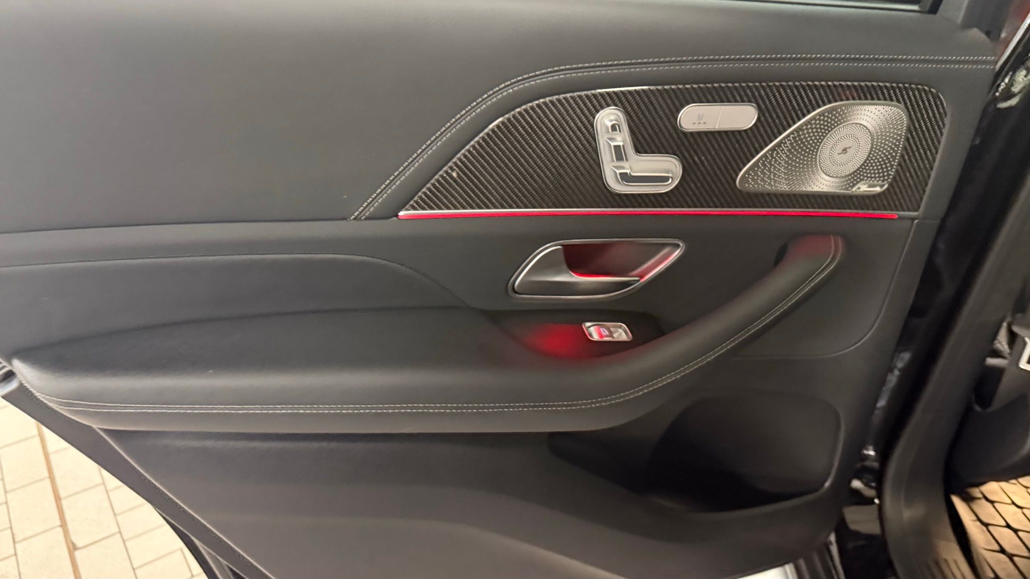 Mercedes-Benz GLS  2024