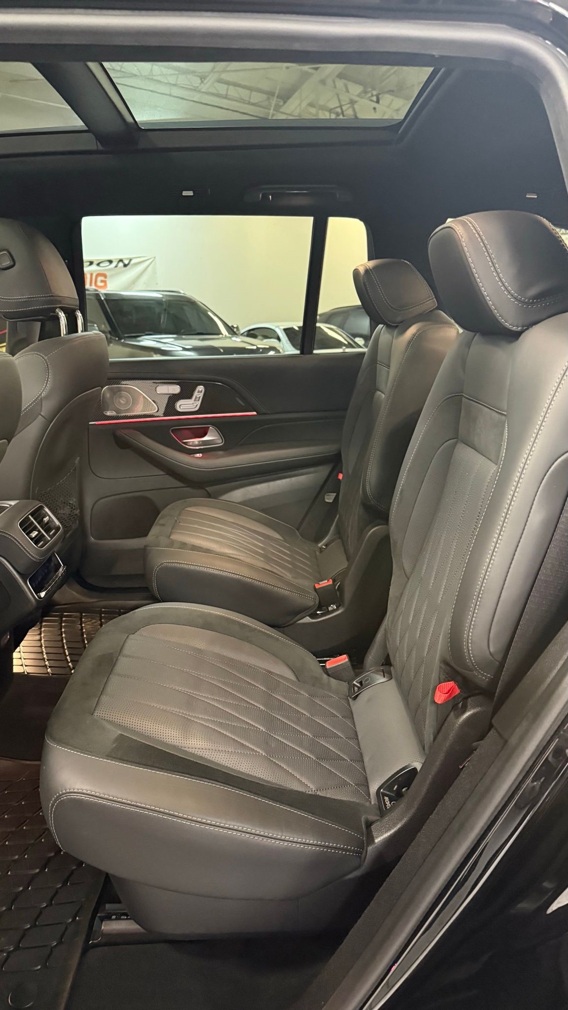 Mercedes-Benz GLS  2024