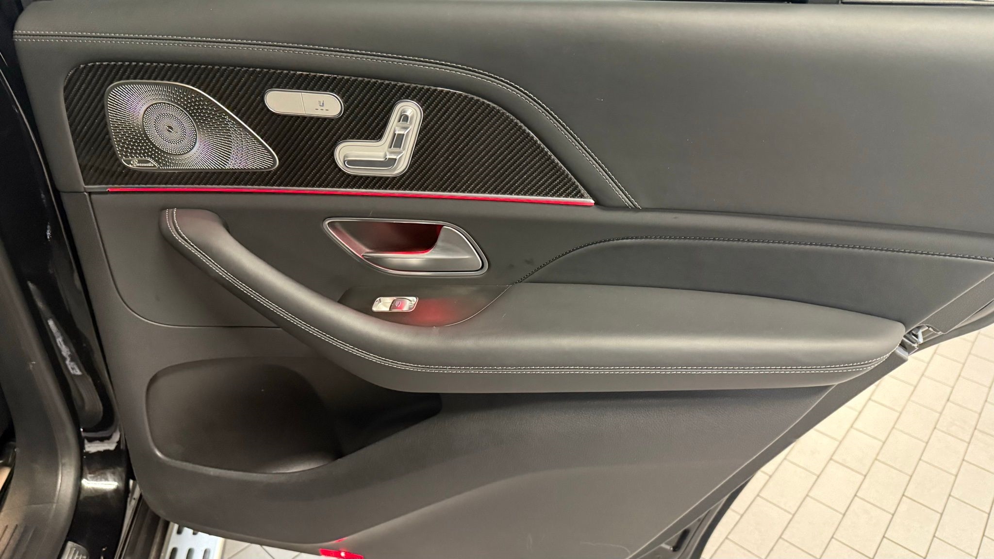 Mercedes-Benz GLS  2024