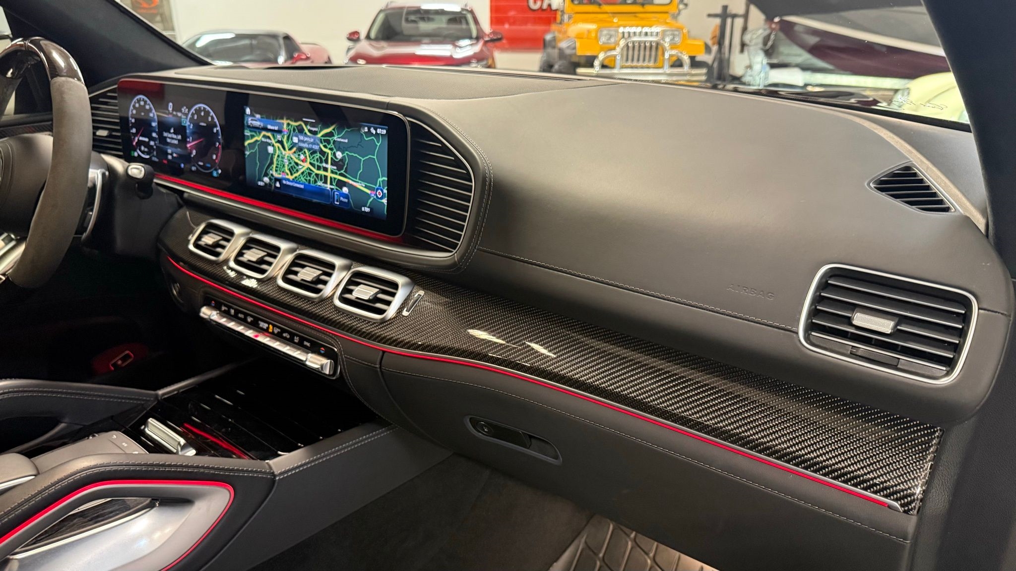 Mercedes-Benz GLS  2024