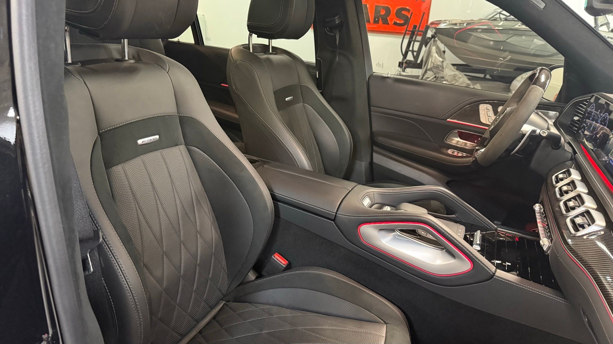 Mercedes-Benz GLS  2024