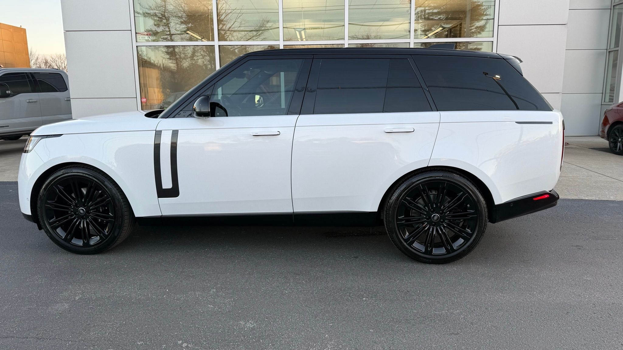 2025 Land Rover Range Rover SE