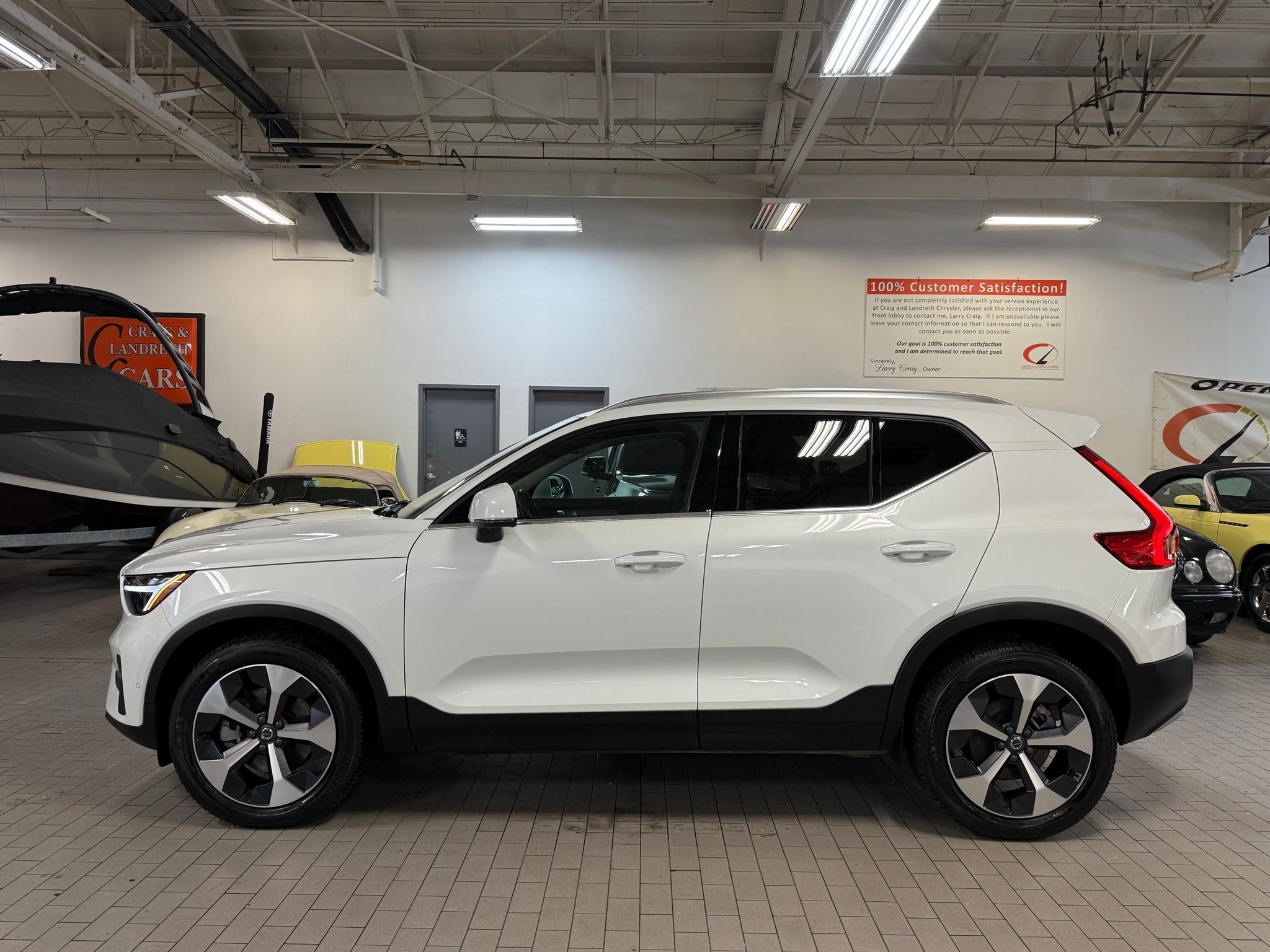 Volvo XC40  2025