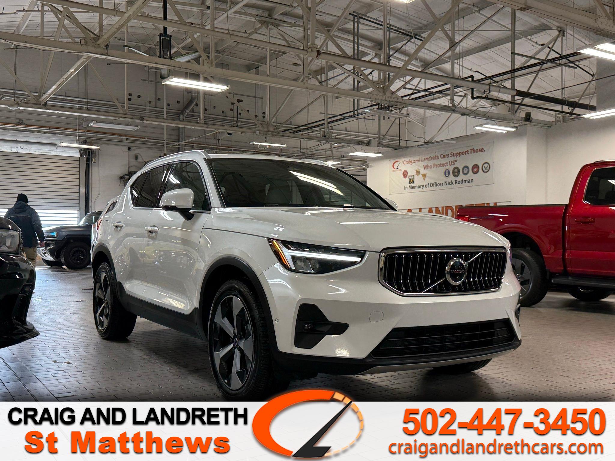 2025 Volvo XC40 B5 Plus Bright Theme