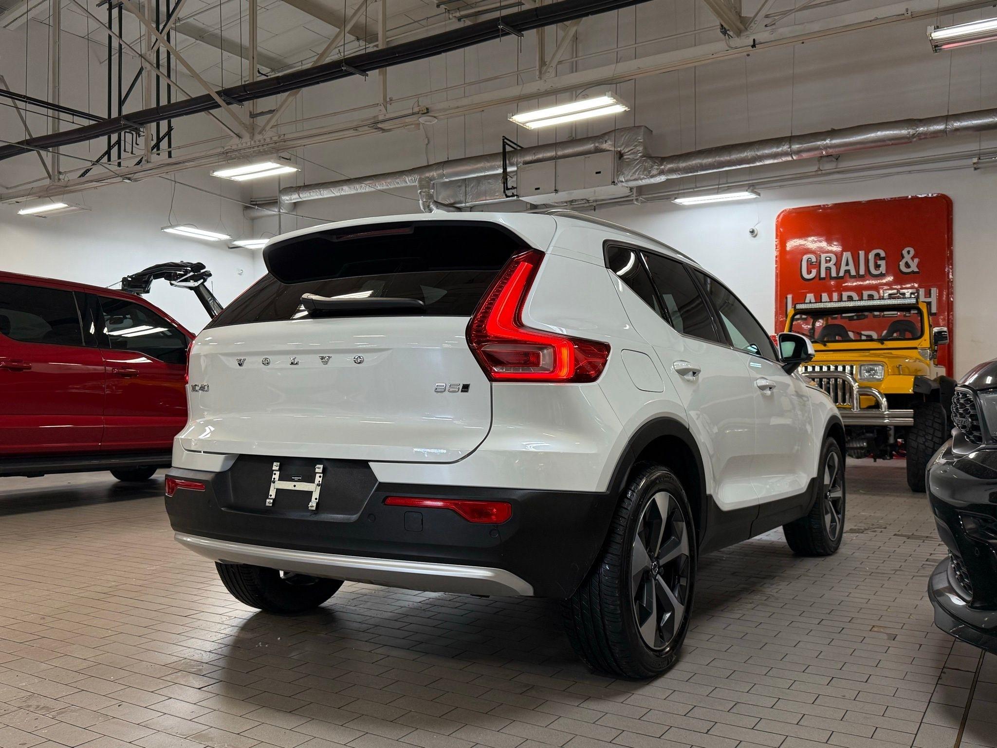 Volvo XC40  2025