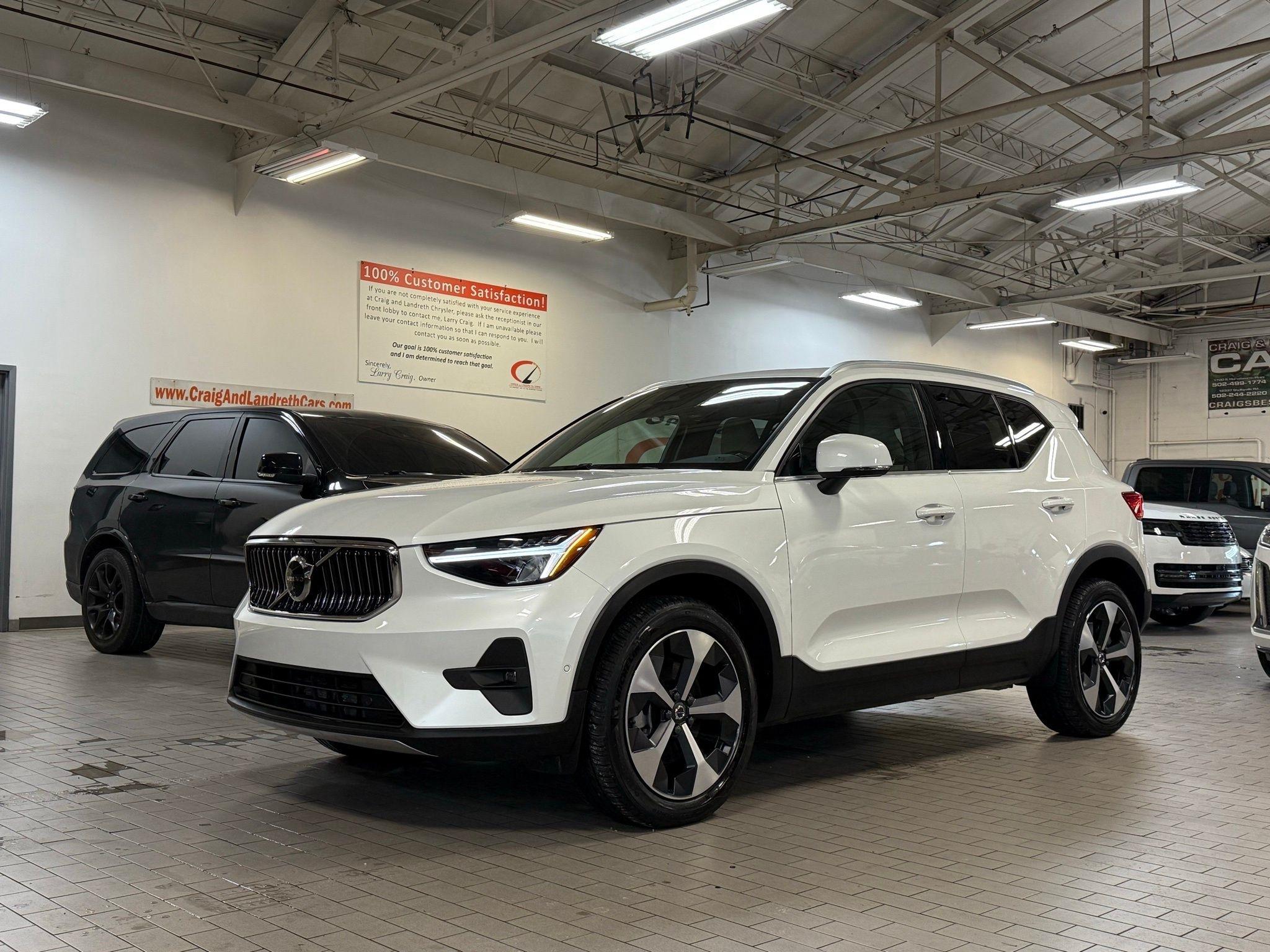 Volvo XC40  2025