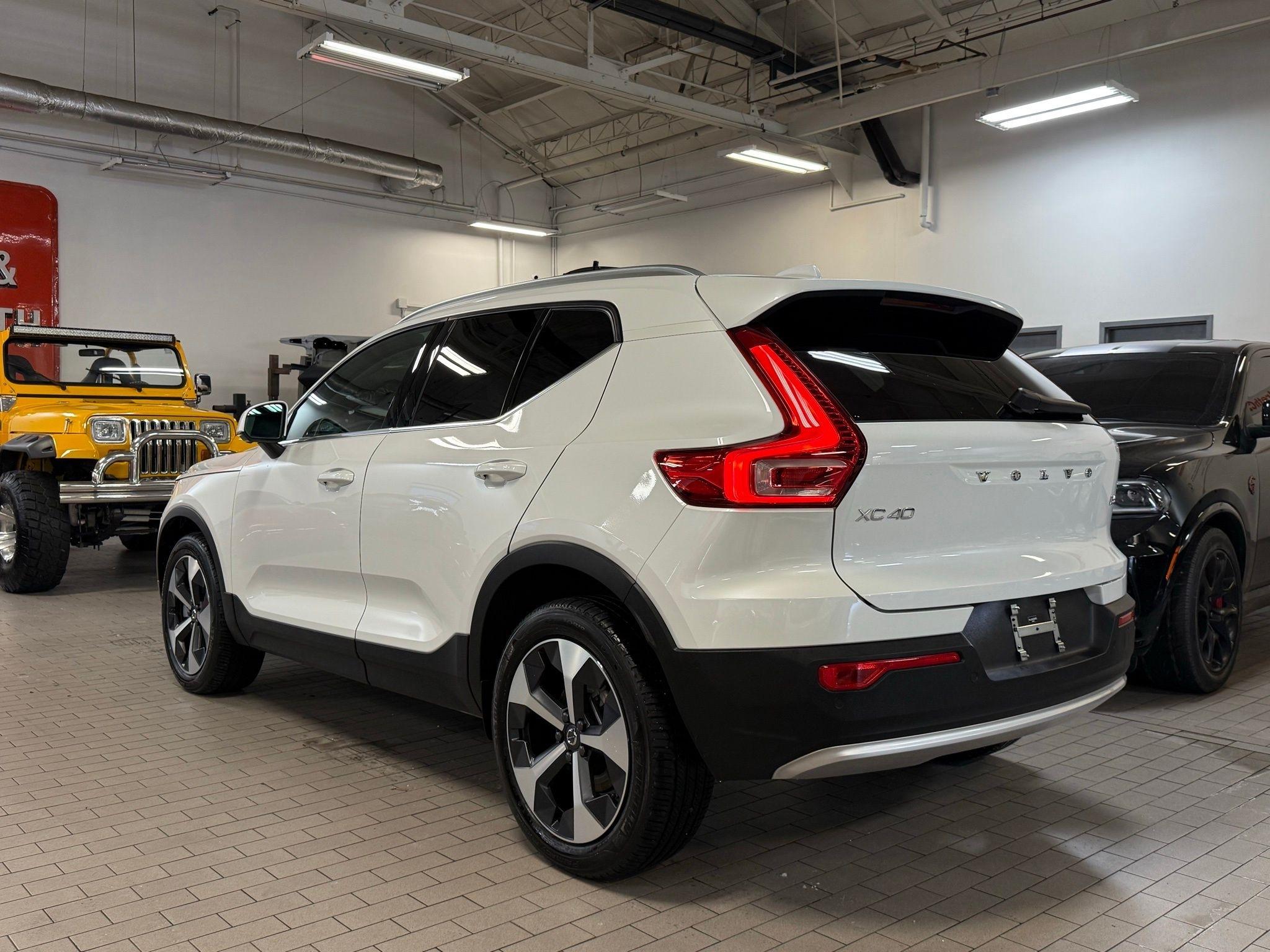Volvo XC40  2025