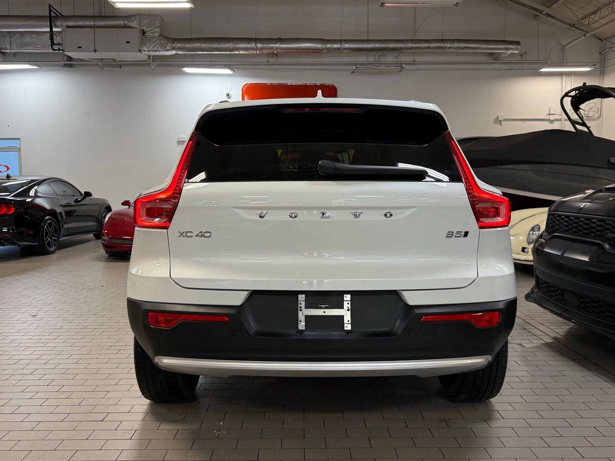 Volvo XC40  2025