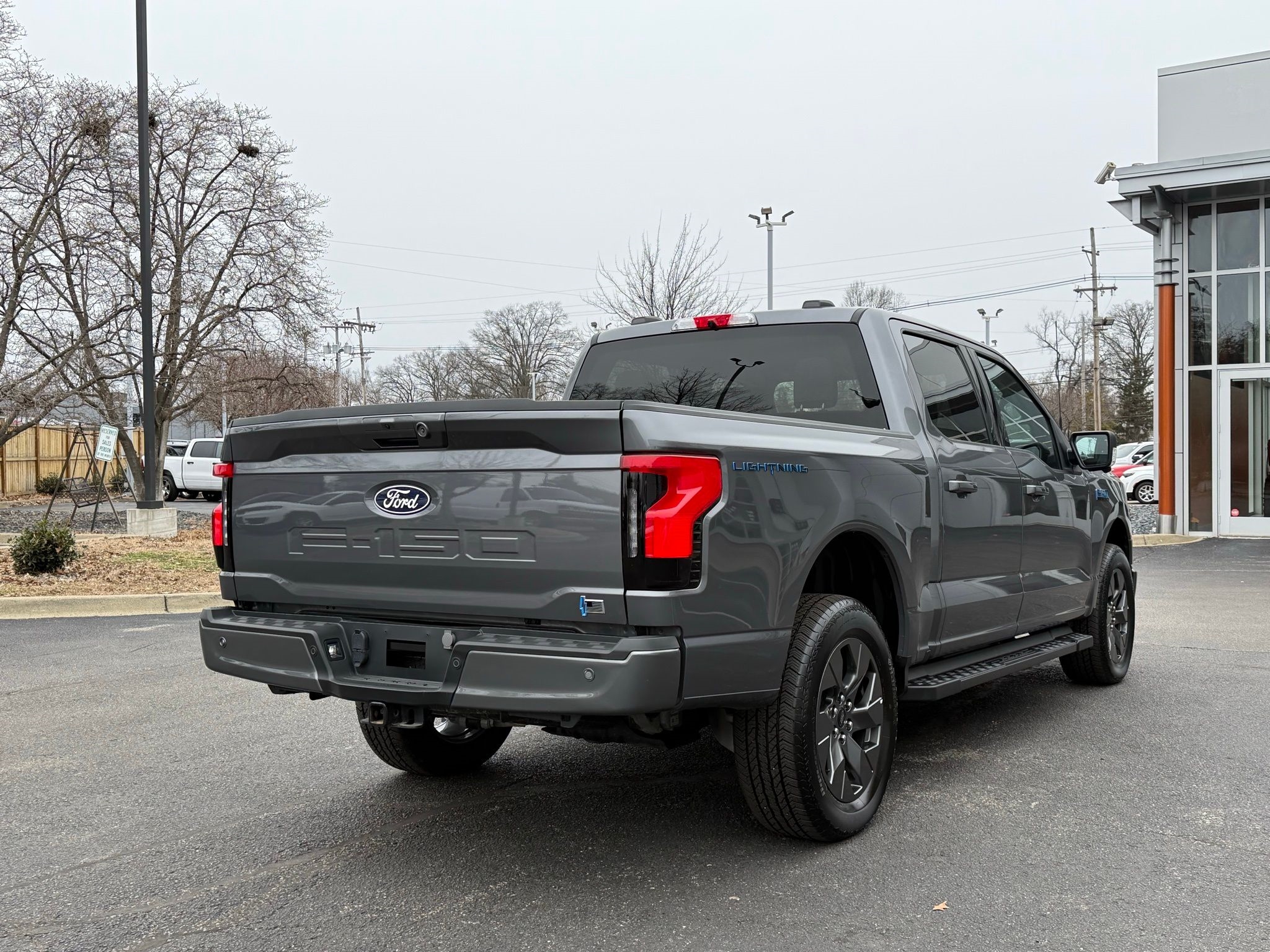 Ford F-150 Lightning  2024