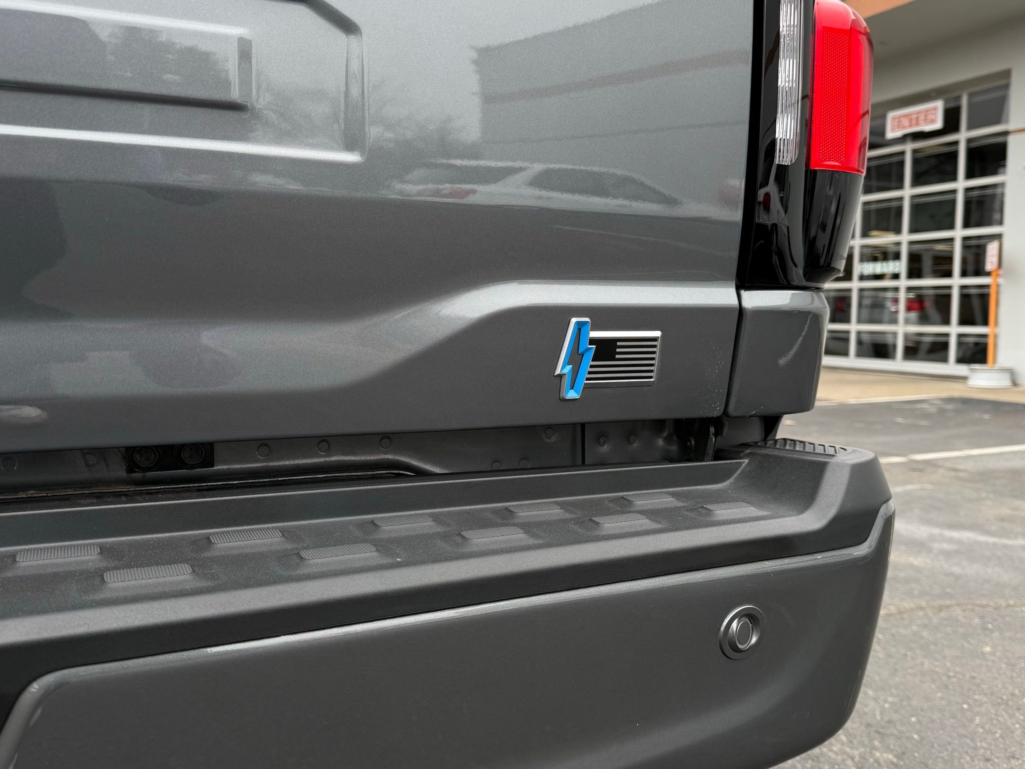 Ford F-150 Lightning  2024