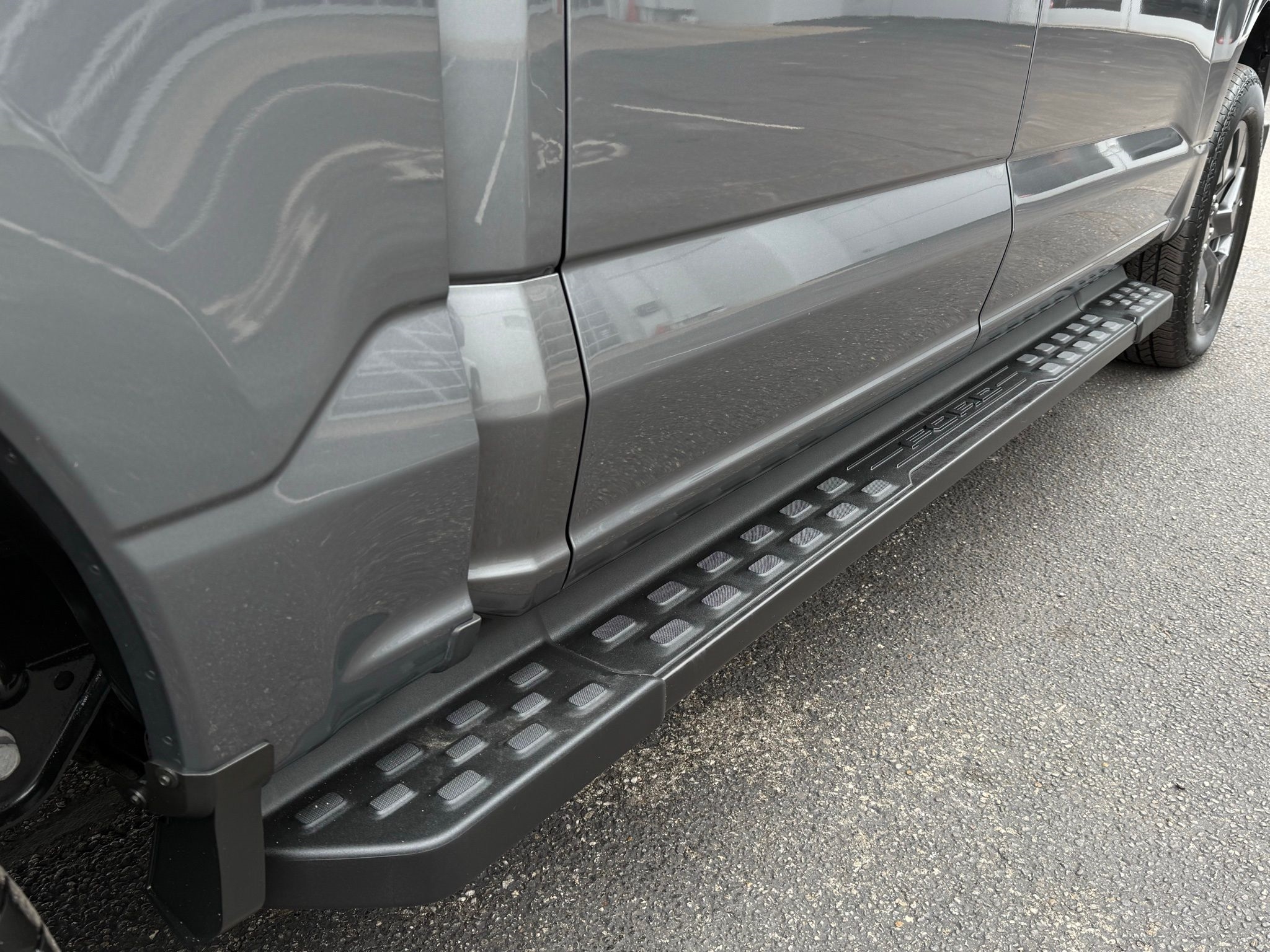 Ford F-150 Lightning  2024