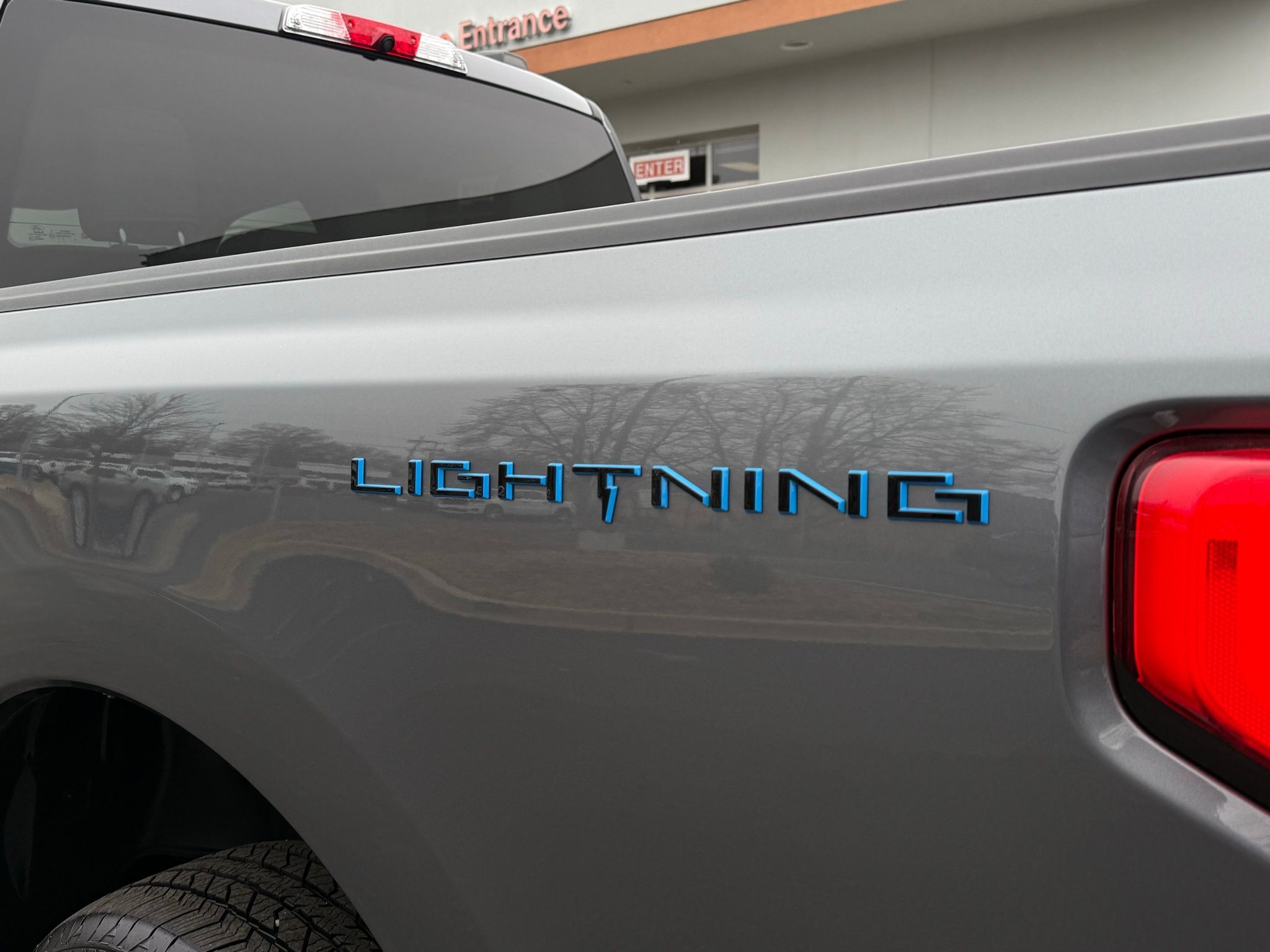 Ford F-150 Lightning  2024
