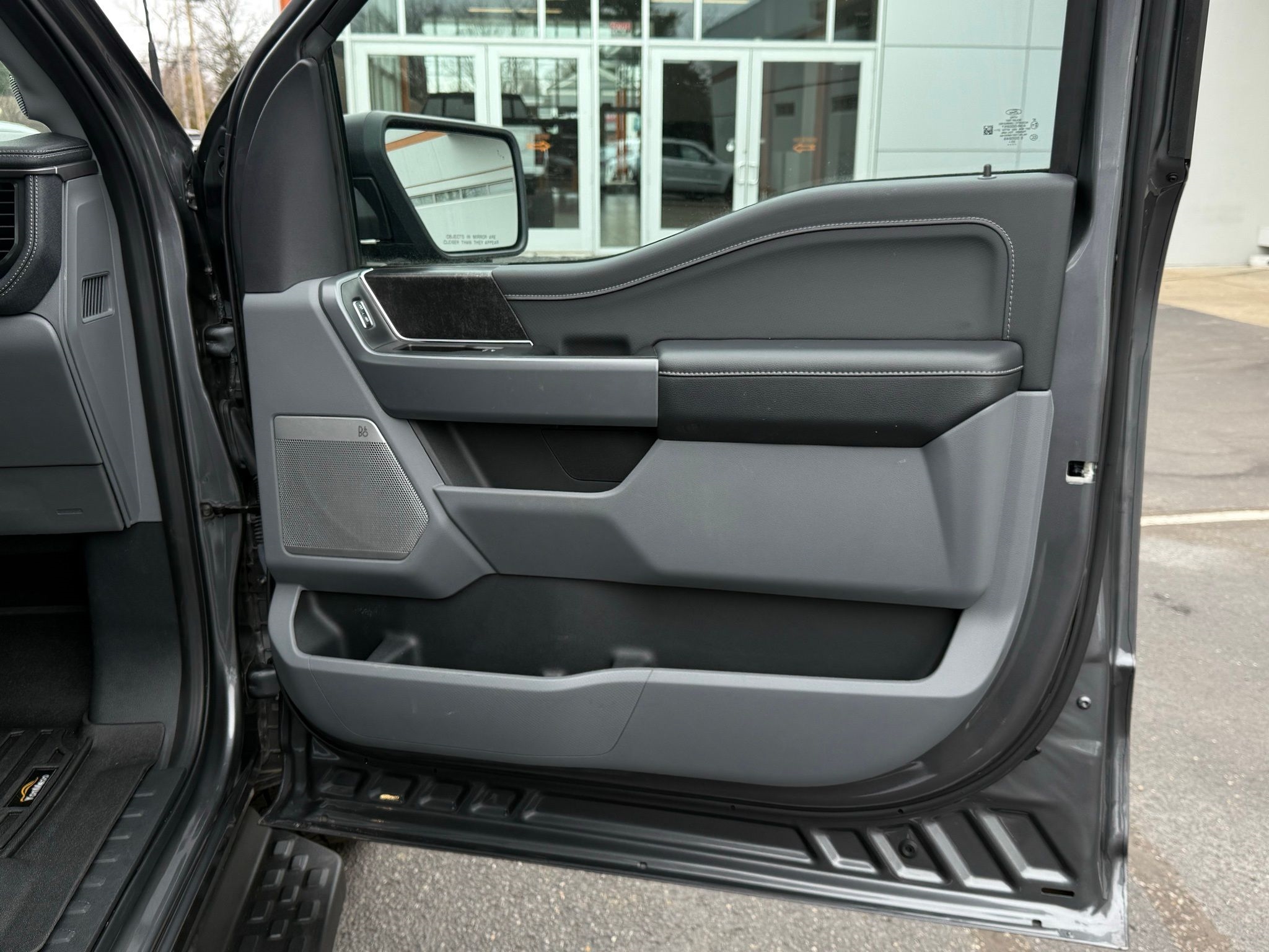 Ford F-150 Lightning  2024