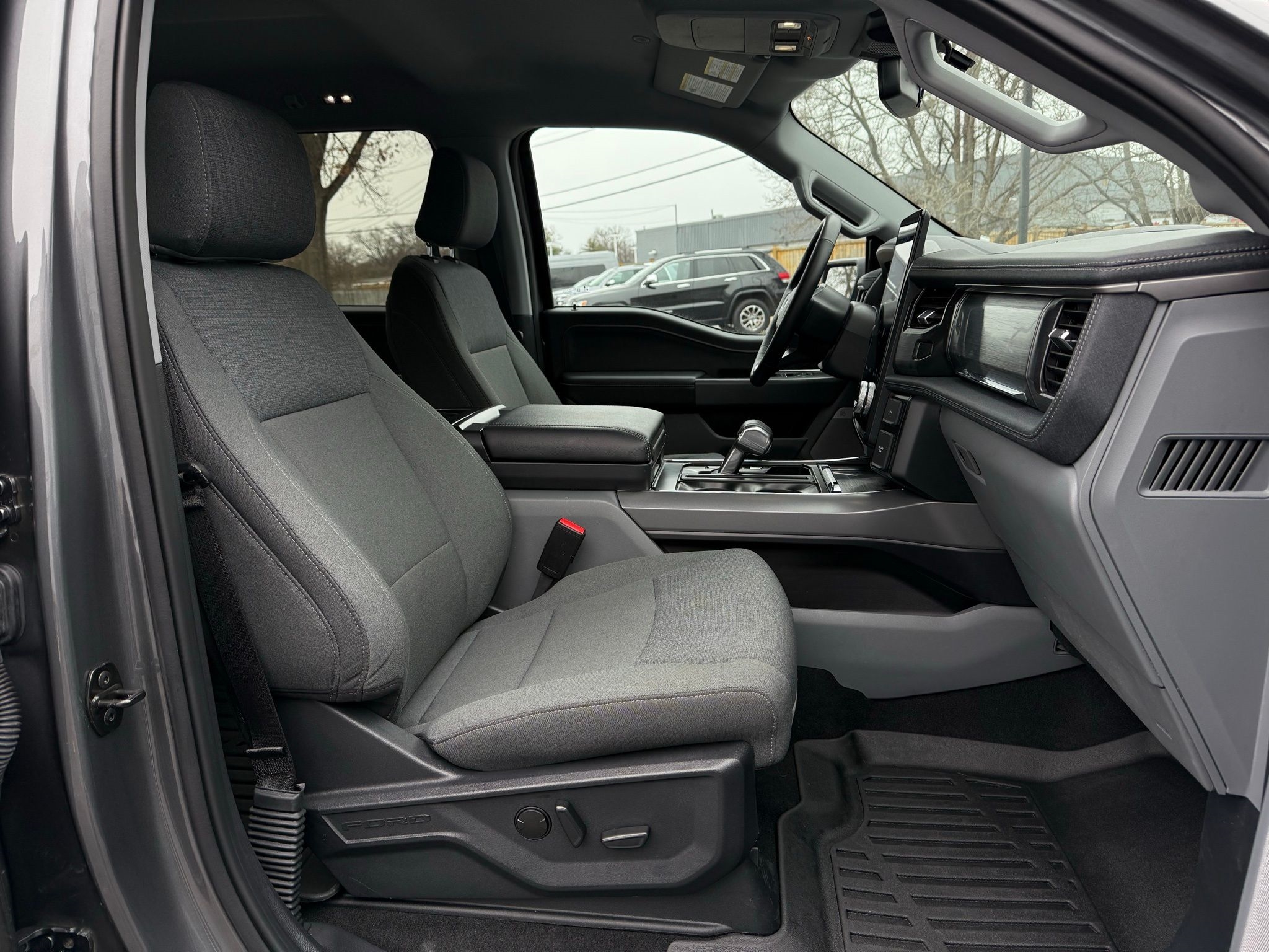 Ford F-150 Lightning  2024