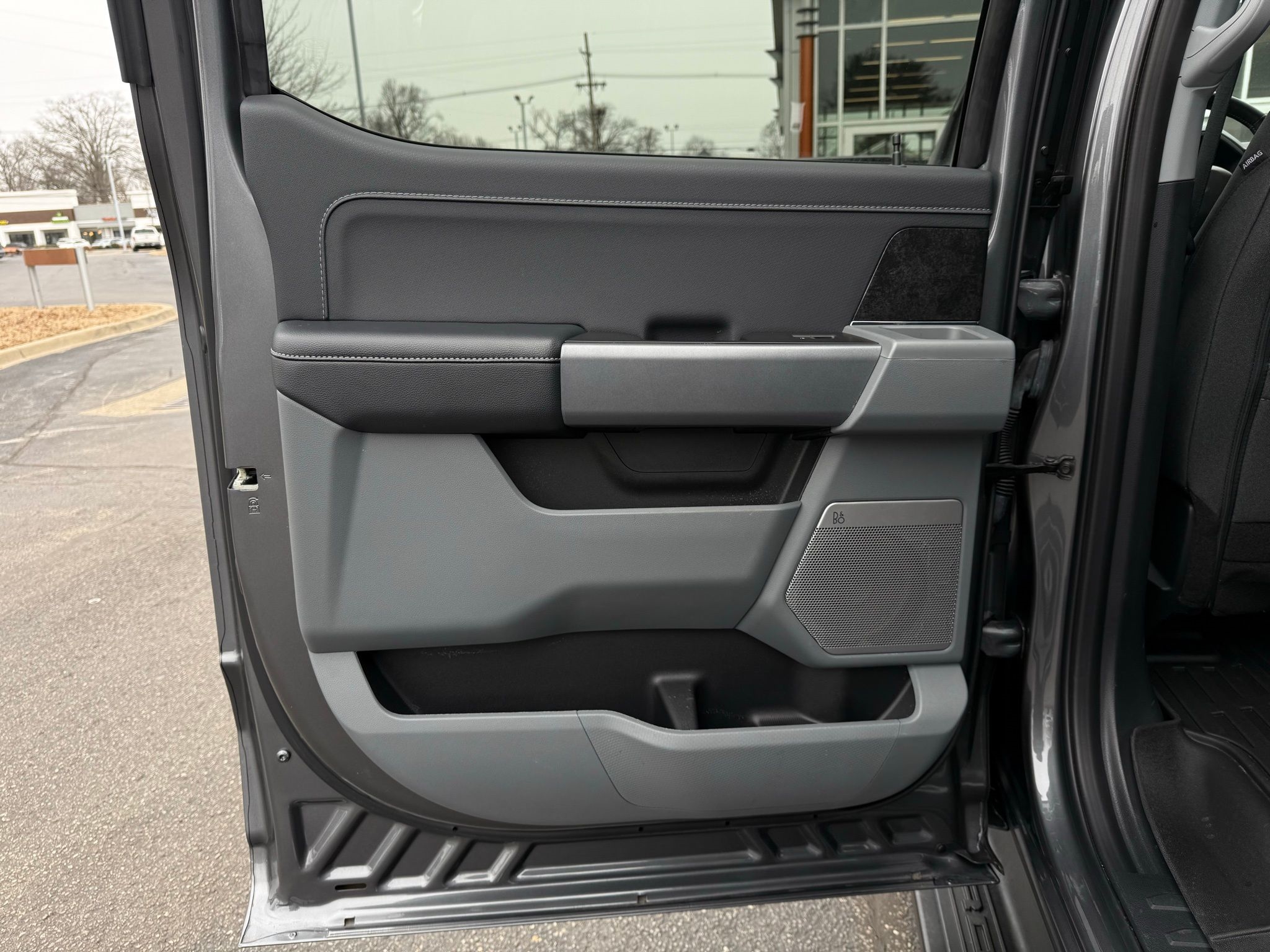 Ford F-150 Lightning  2024