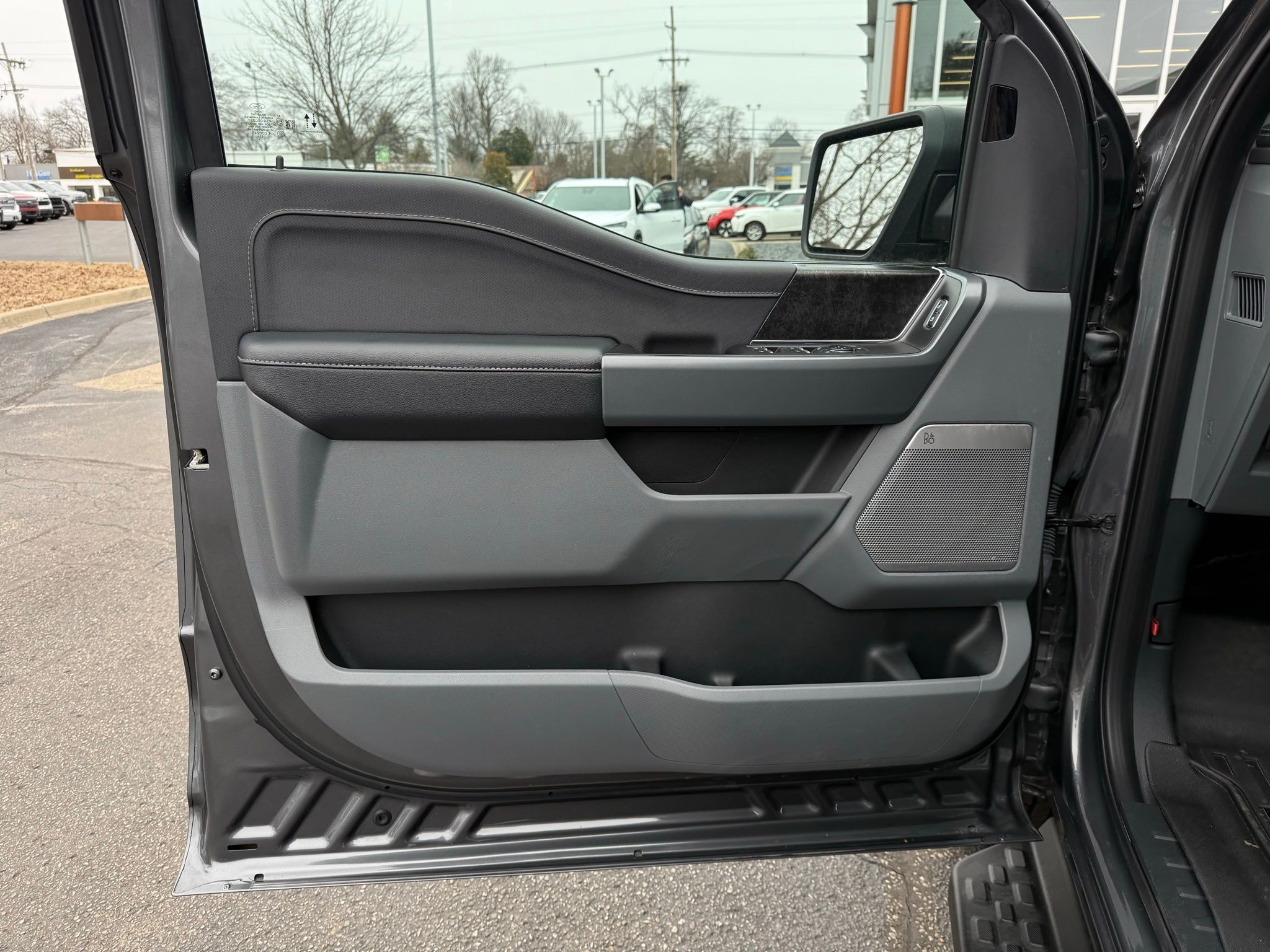 Ford F-150 Lightning  2024