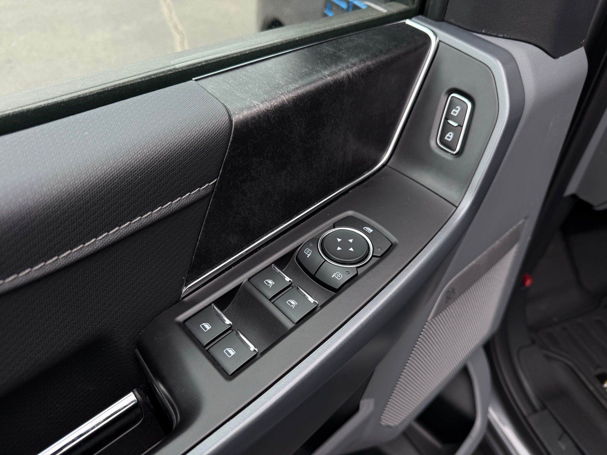 Ford F-150 Lightning  2024