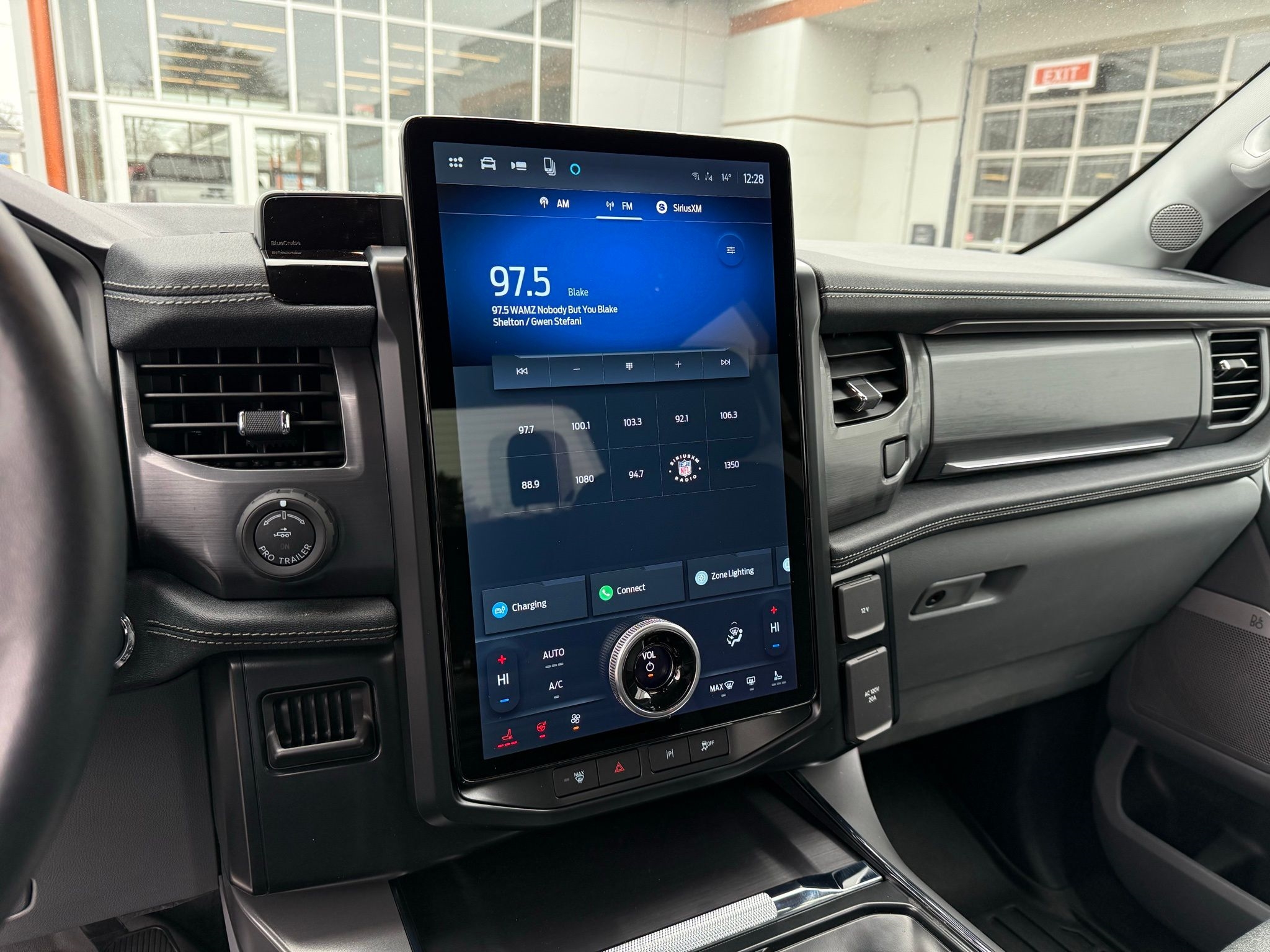 Ford F-150 Lightning  2024