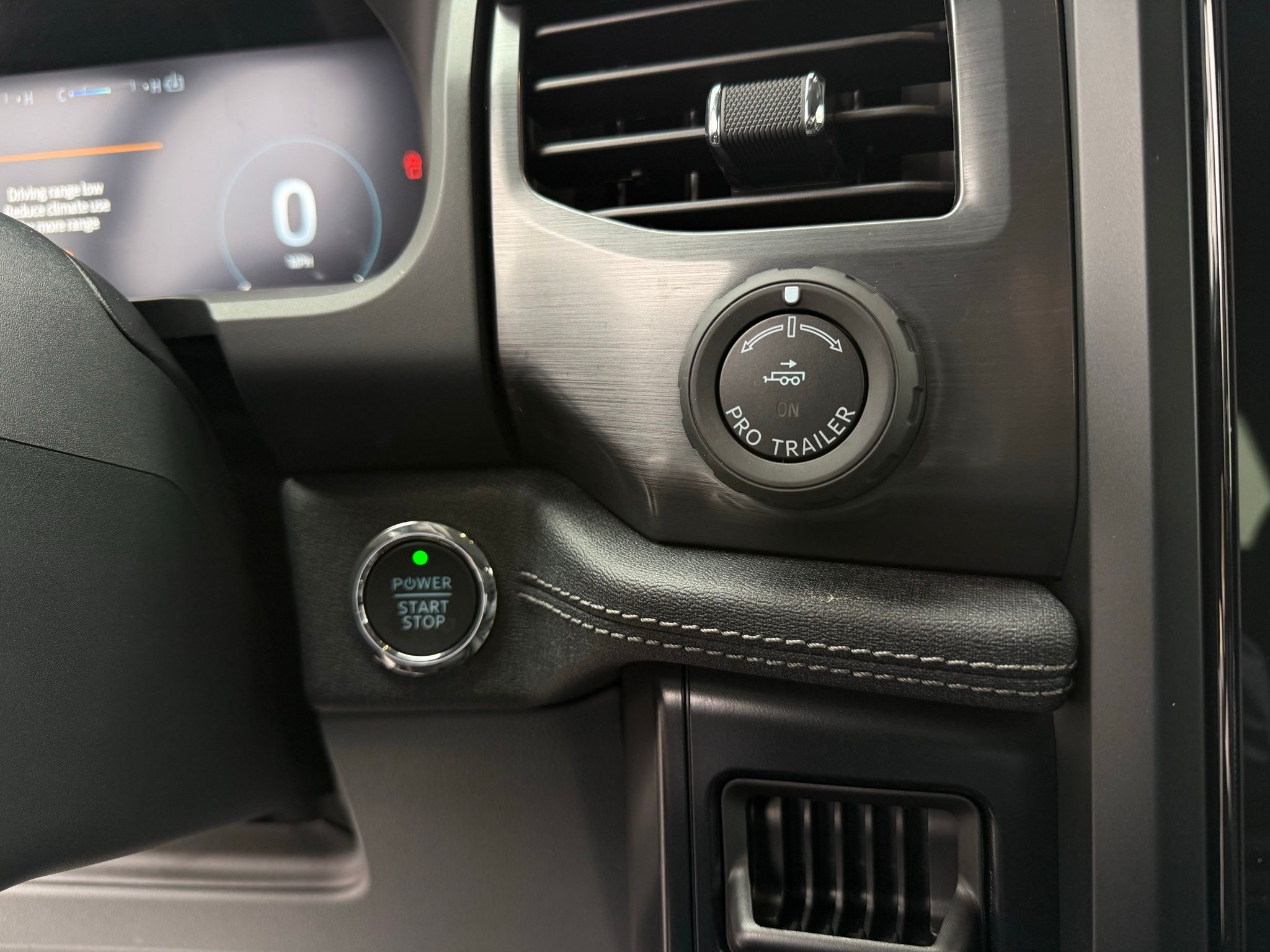 Ford F-150 Lightning  2024