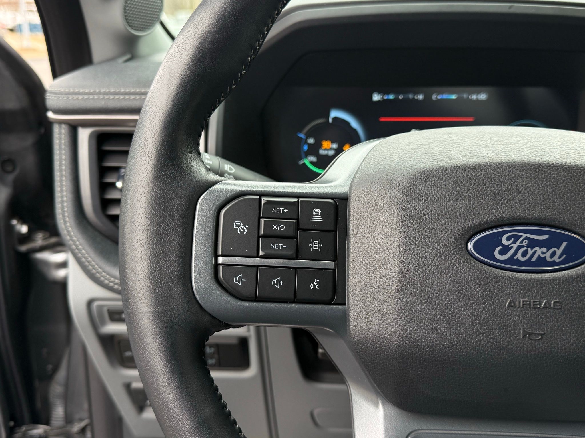 Ford F-150 Lightning  2024