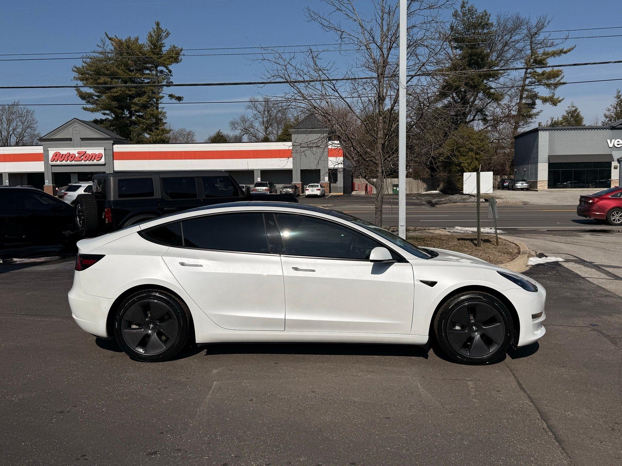 Tesla Model 3  2021