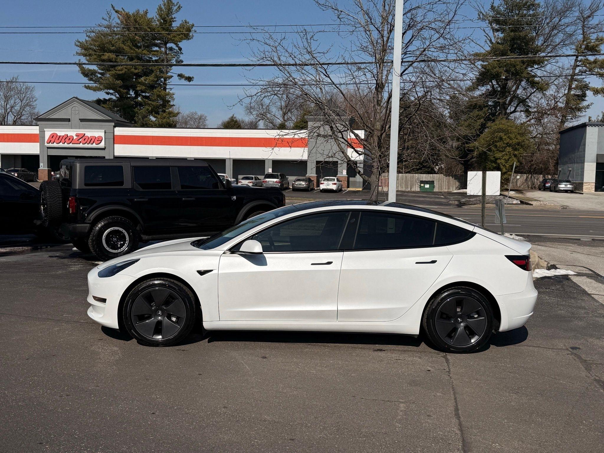 Tesla Model 3  2021