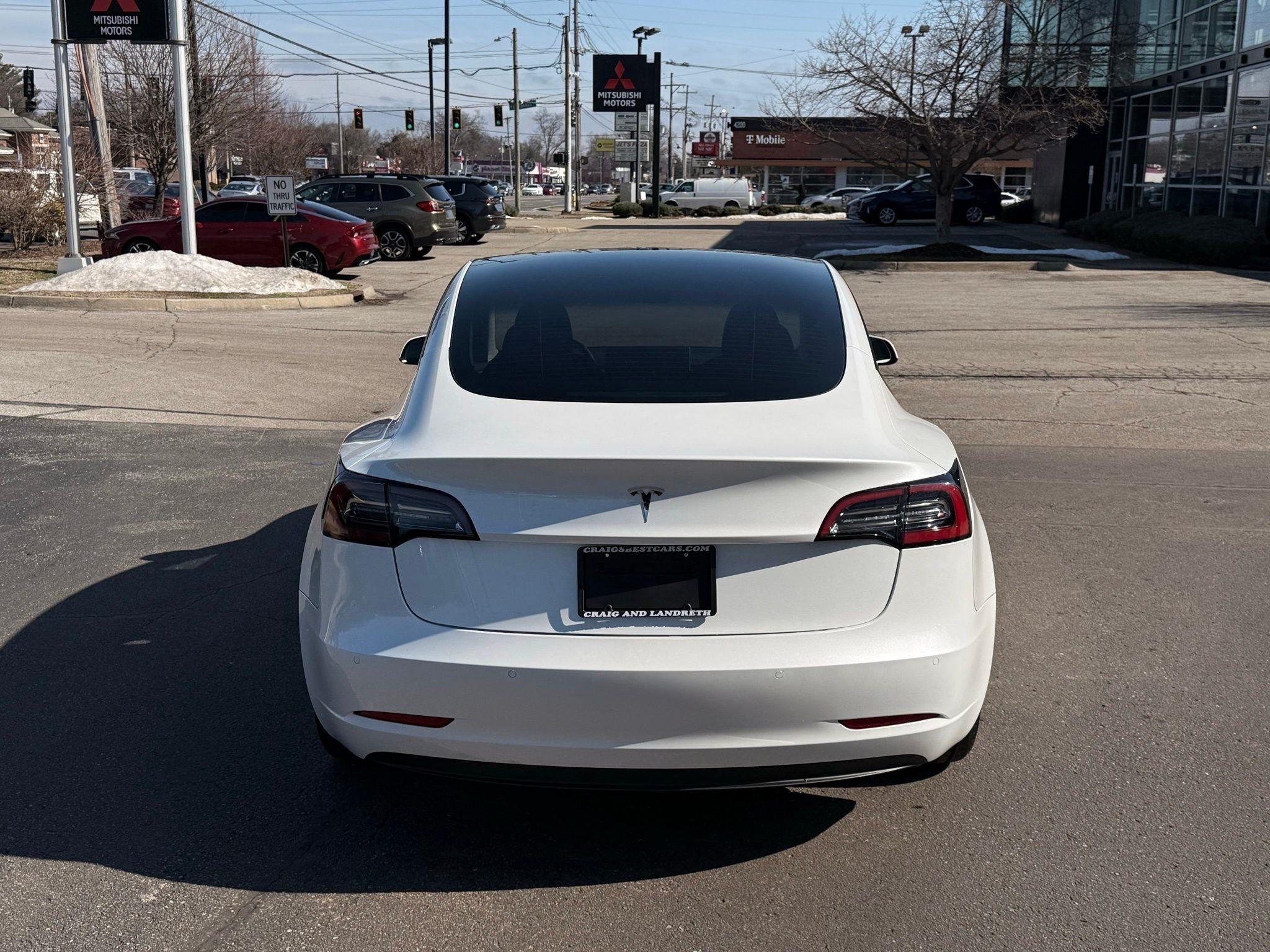 Tesla Model 3  2021