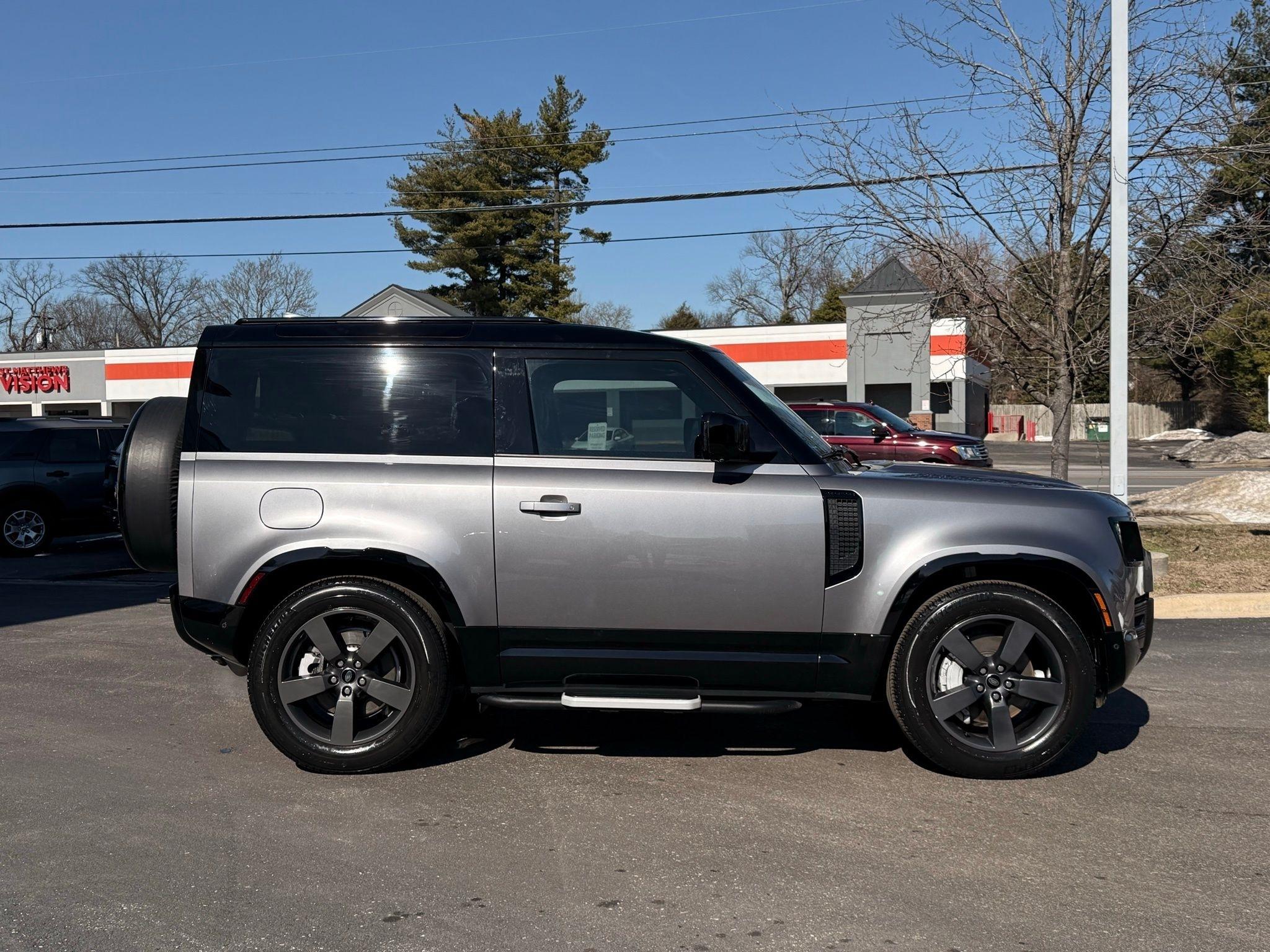 Land Rover Defender  2023