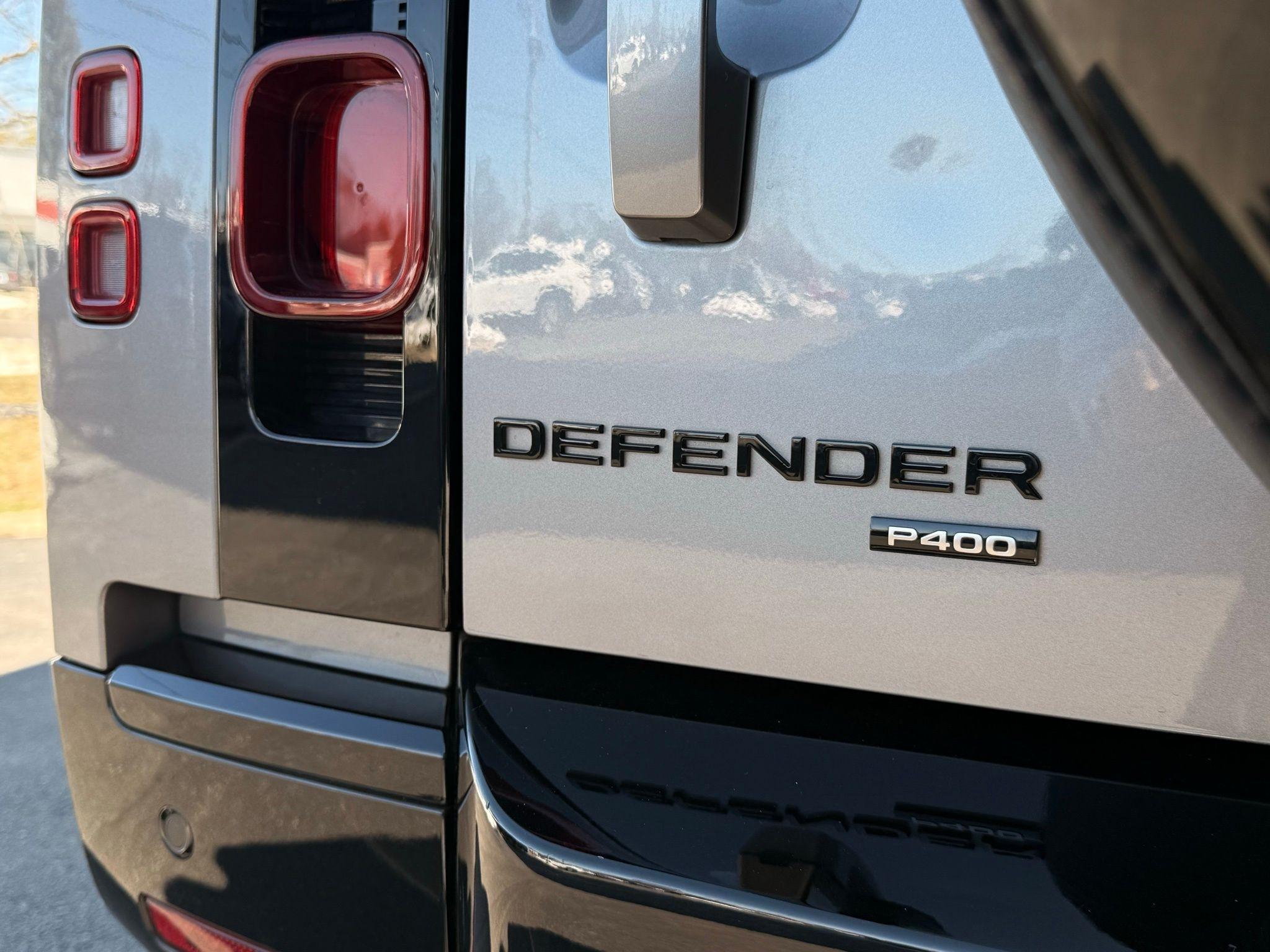 Land Rover Defender  2023